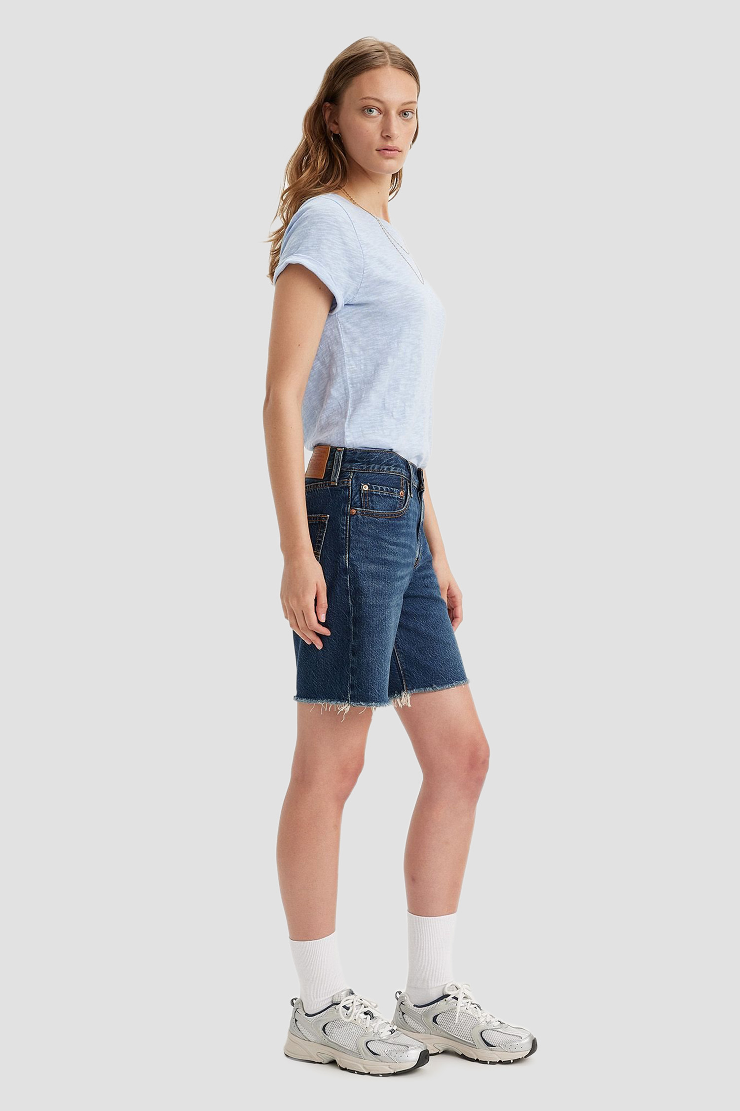 Женские темно-синие джинсовые шорты 501® '90s Lightweight Levi’s® A8433 ...