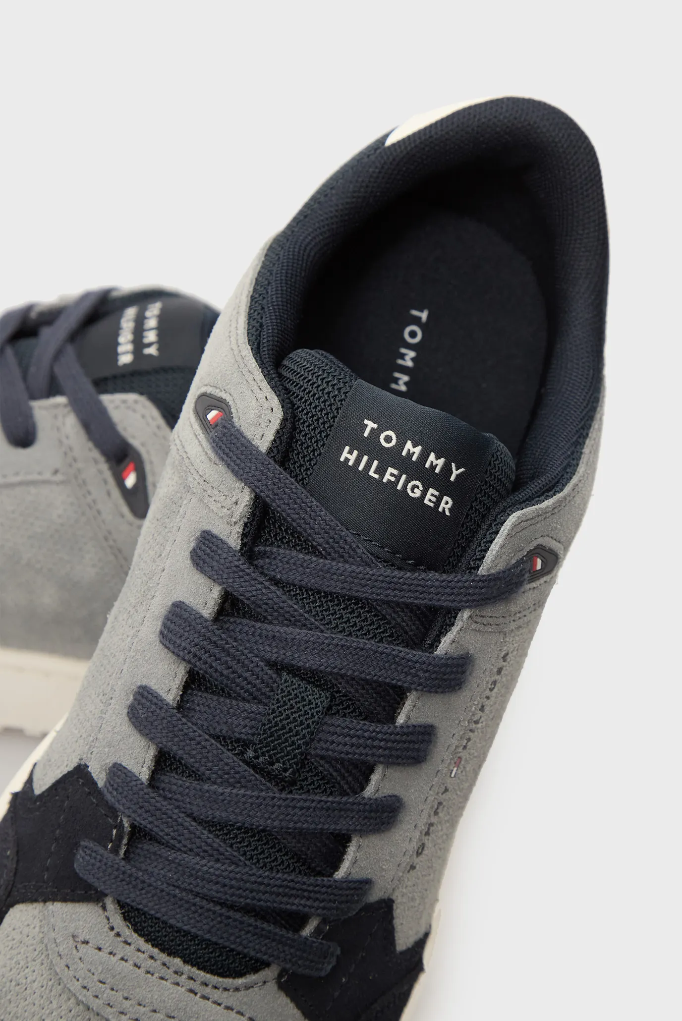 Чоловічі сірі замшеві снікерси BASKET CORE LITE 2