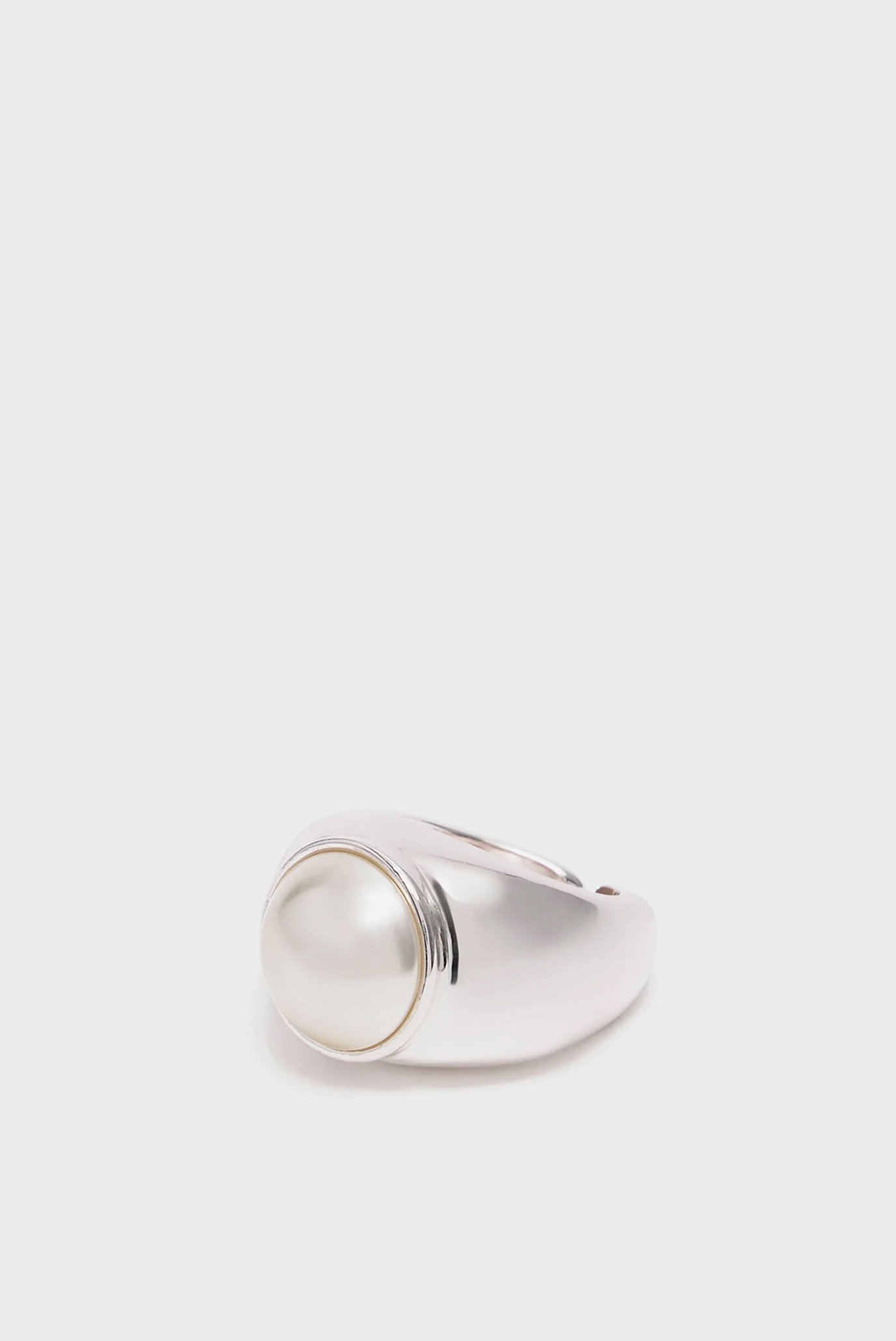 Женское серебристое кольцо 1