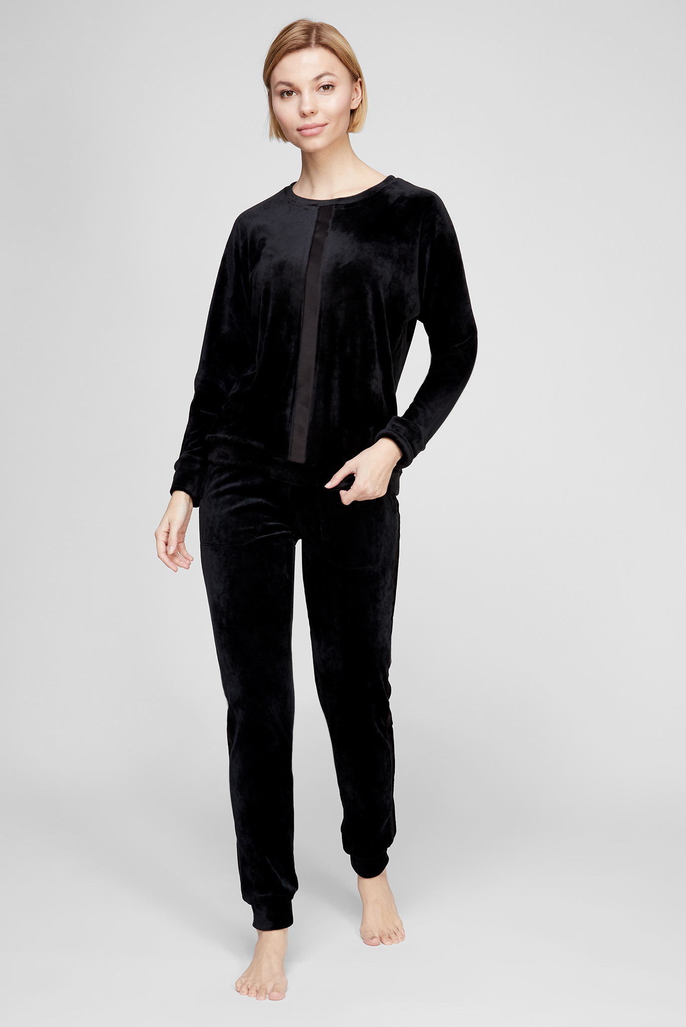 Жіночий чорний велюровий костюм (світшот, брюки) 1