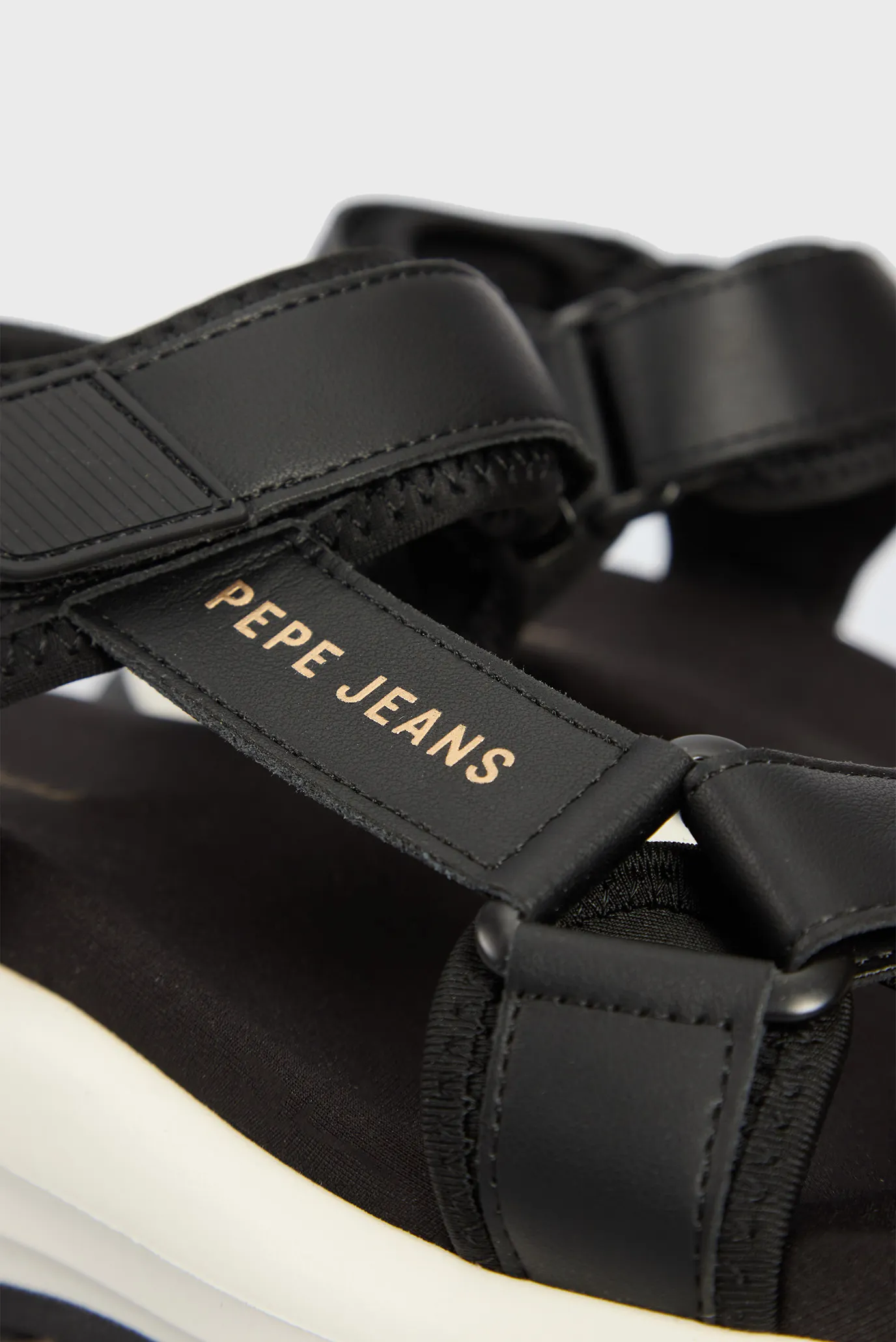 Жіночі чорні шкіряні сандалі WINSLOVE ACTION 2