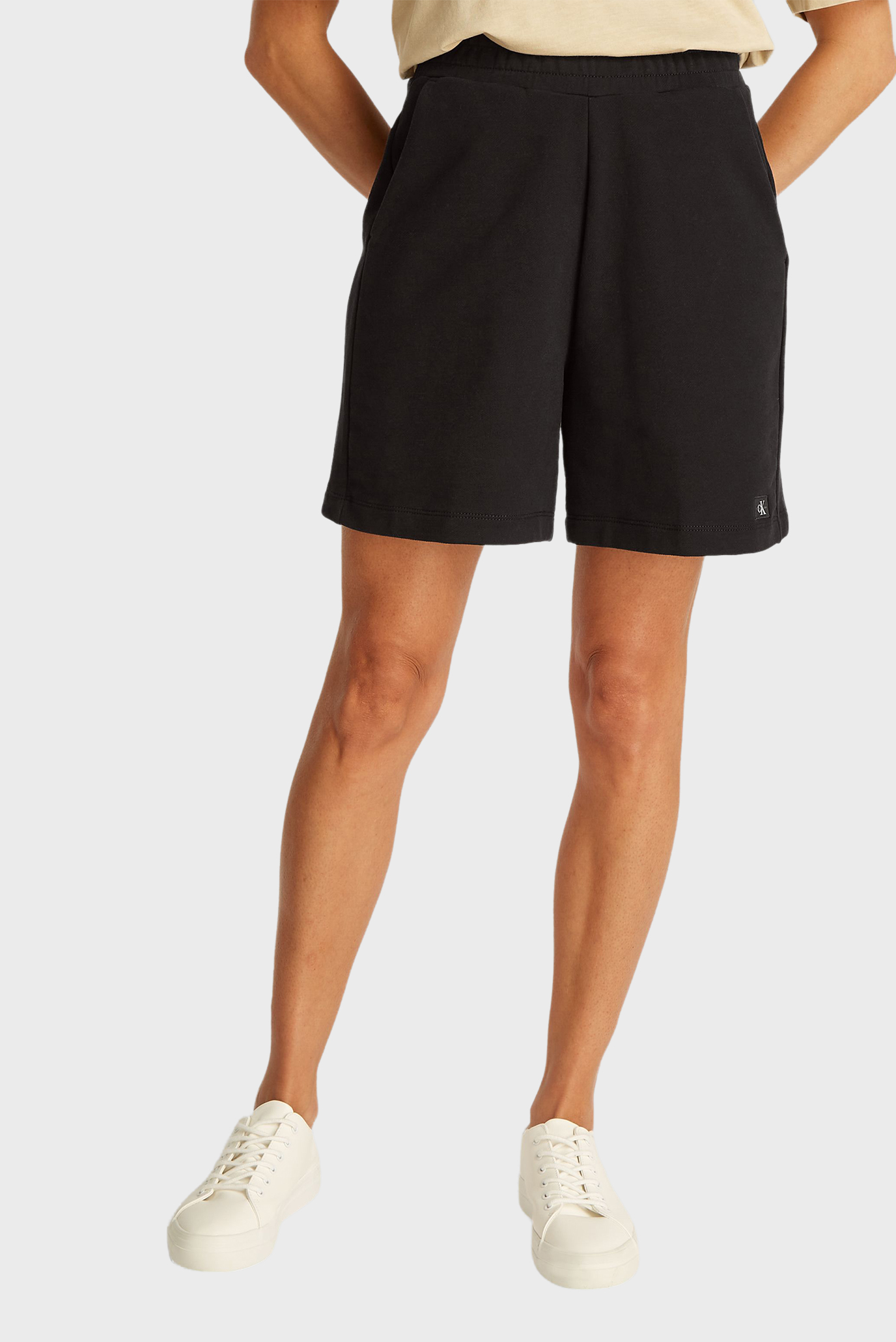 Женские черные шорты WOVEN LABEL SHORTS Черный S Calvin Klein Jeans J20J225221 Женские черные шорты WOVEN LABEL SHORTS Черный S Calvin Klein Jeans J20J225221