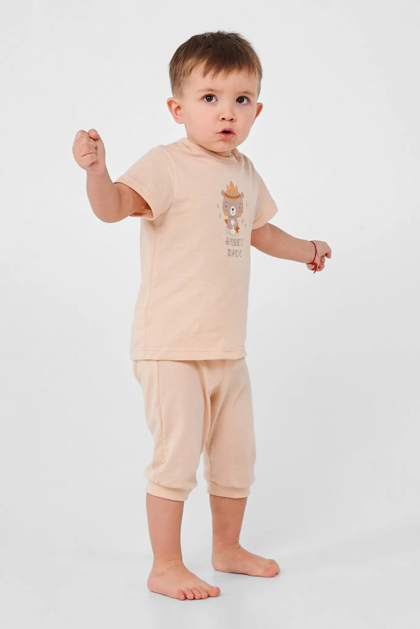 Детская бежевая пижама (футболка, брюки) 2
