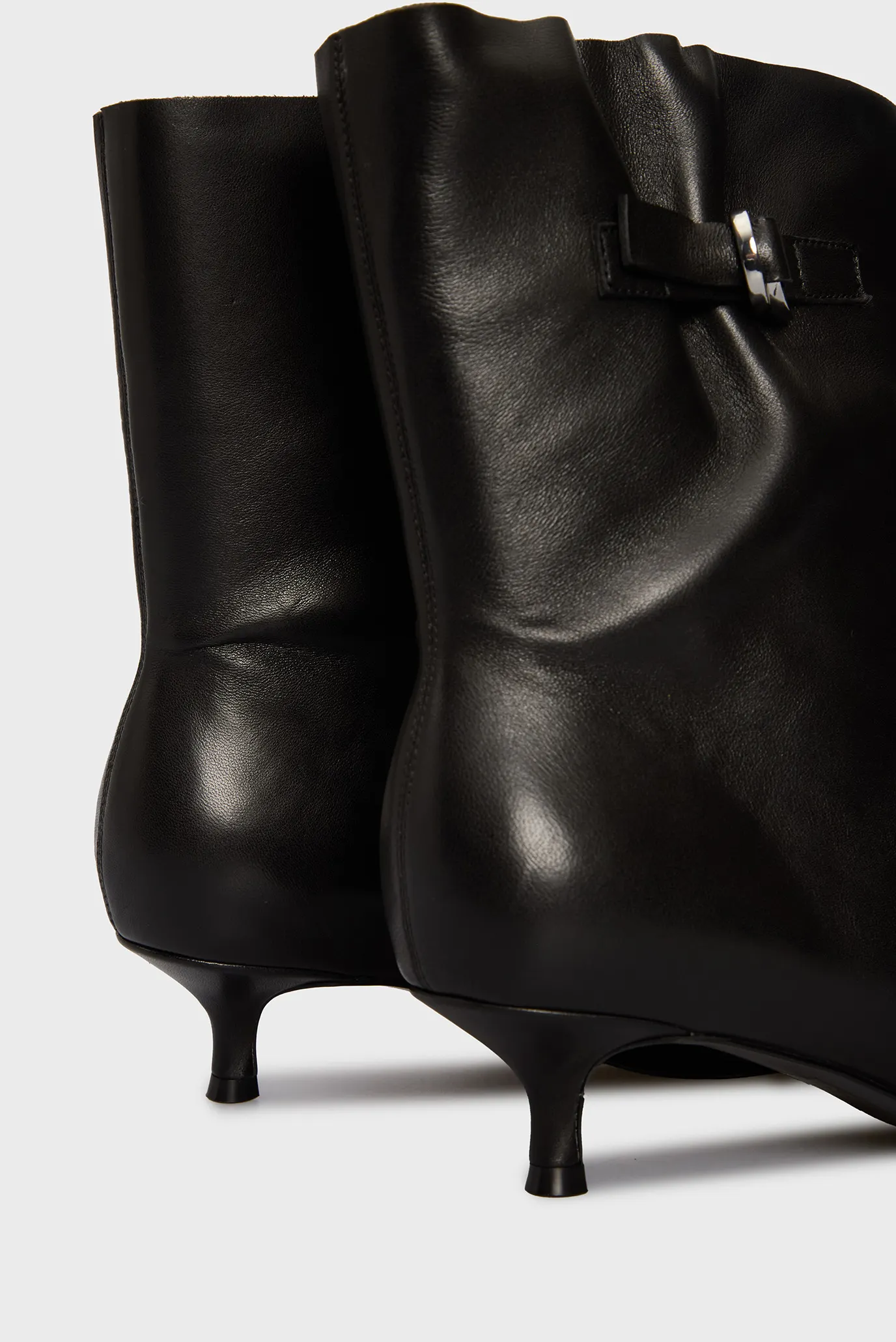 Женские черные кожаные ботильоны Nolita 5