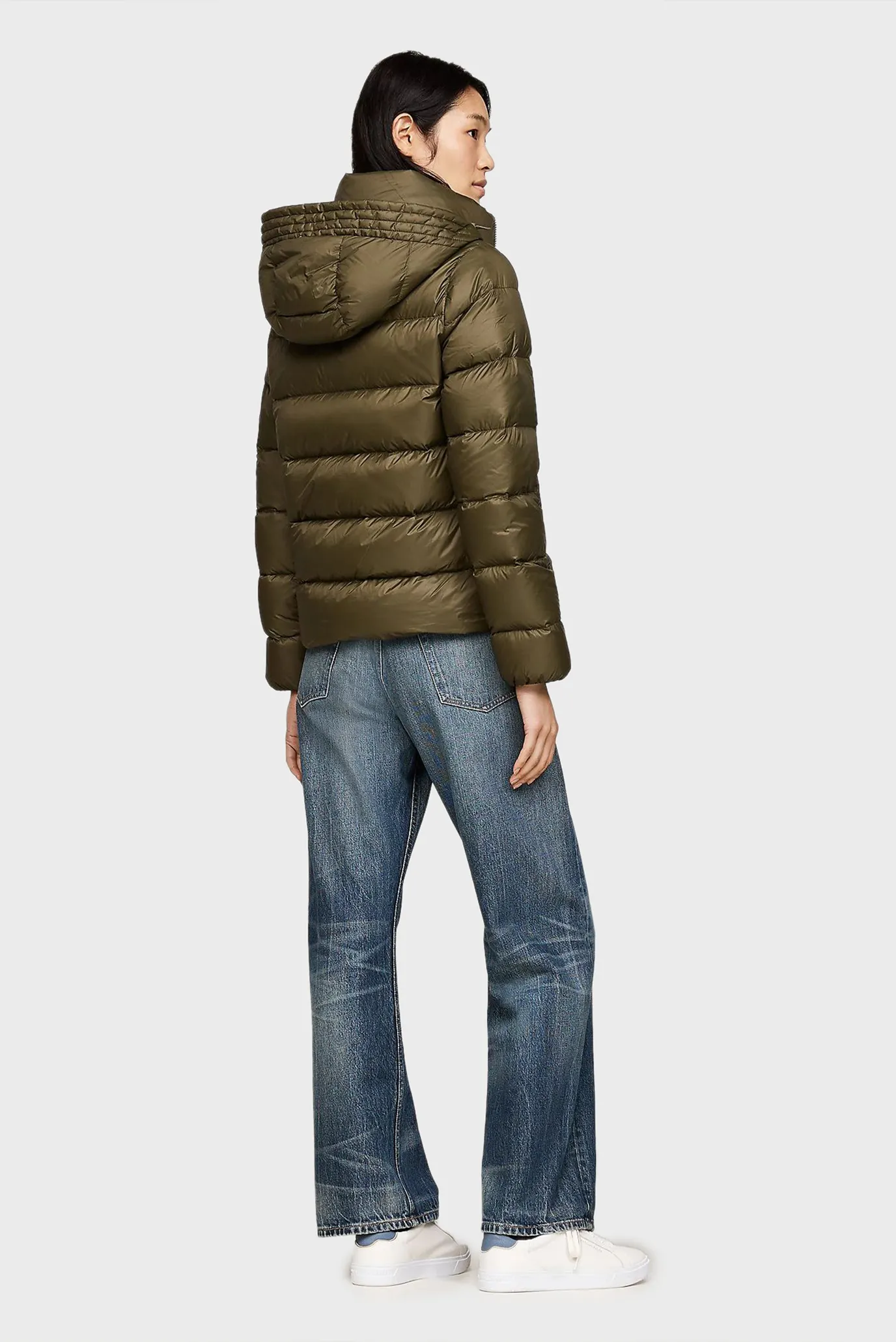 Жіночий оливковий пуховик 3