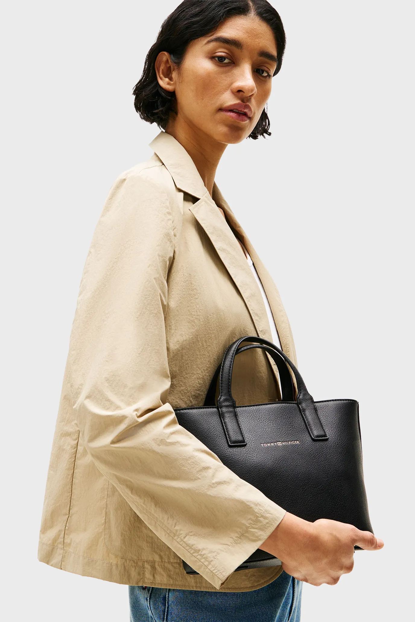 Женская черная сумка TH LOGOTAPE MINI 2