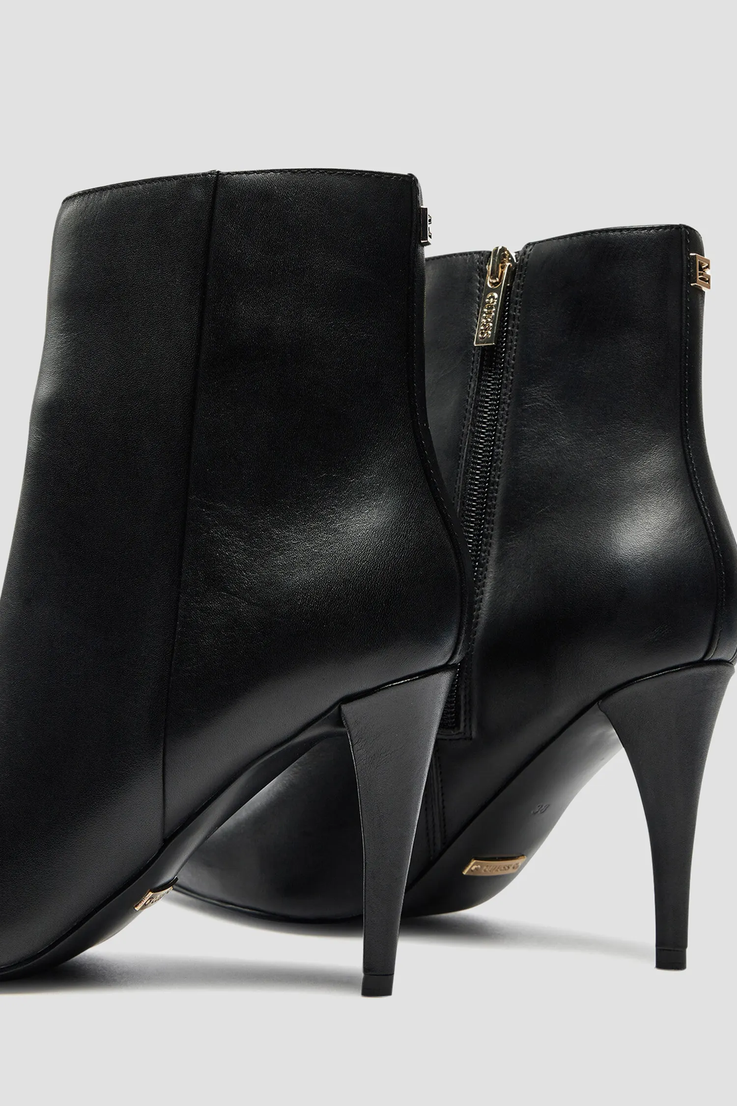 Женские черные кожаные ботильоны 2