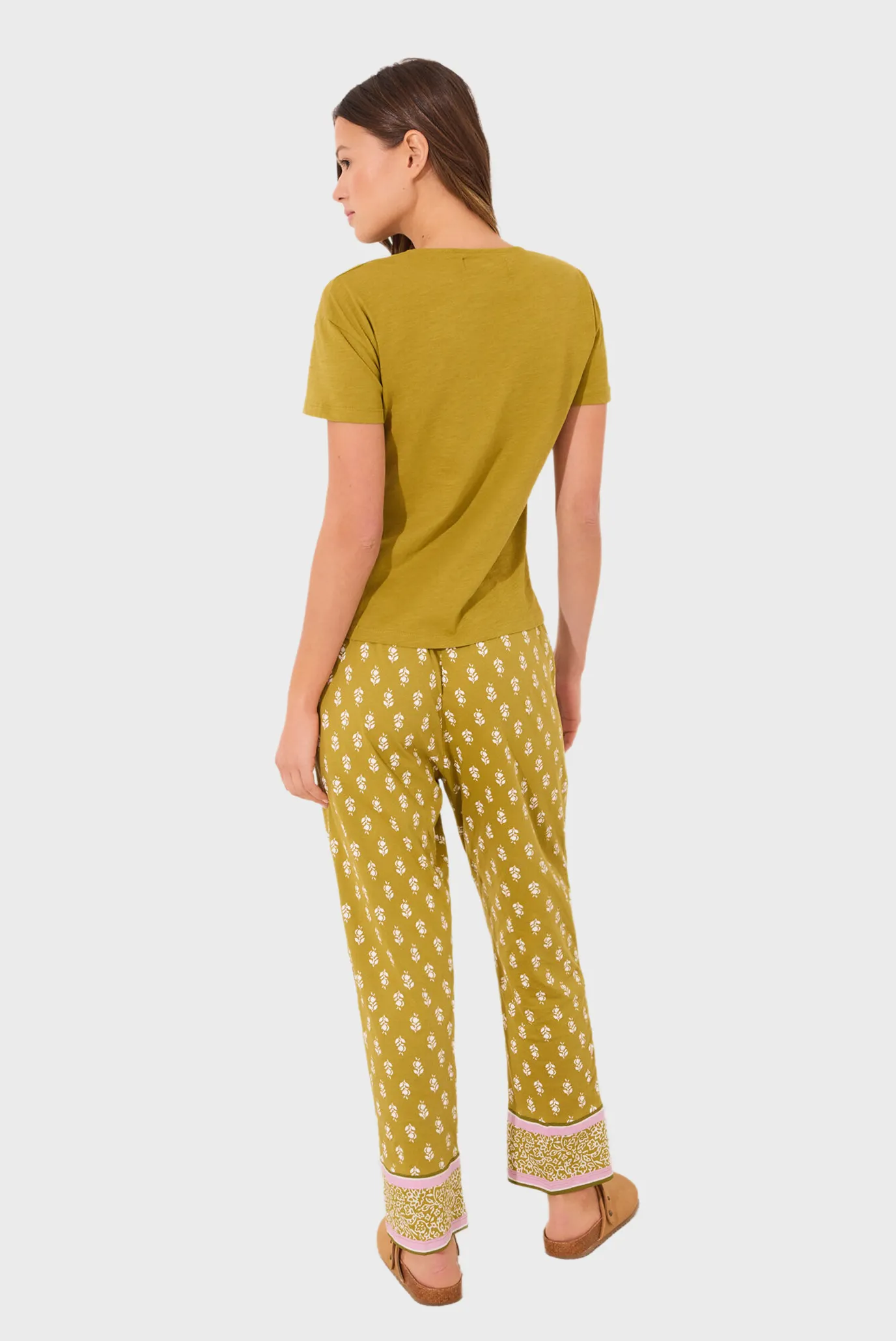 Женские горчичные брюки с узором 3