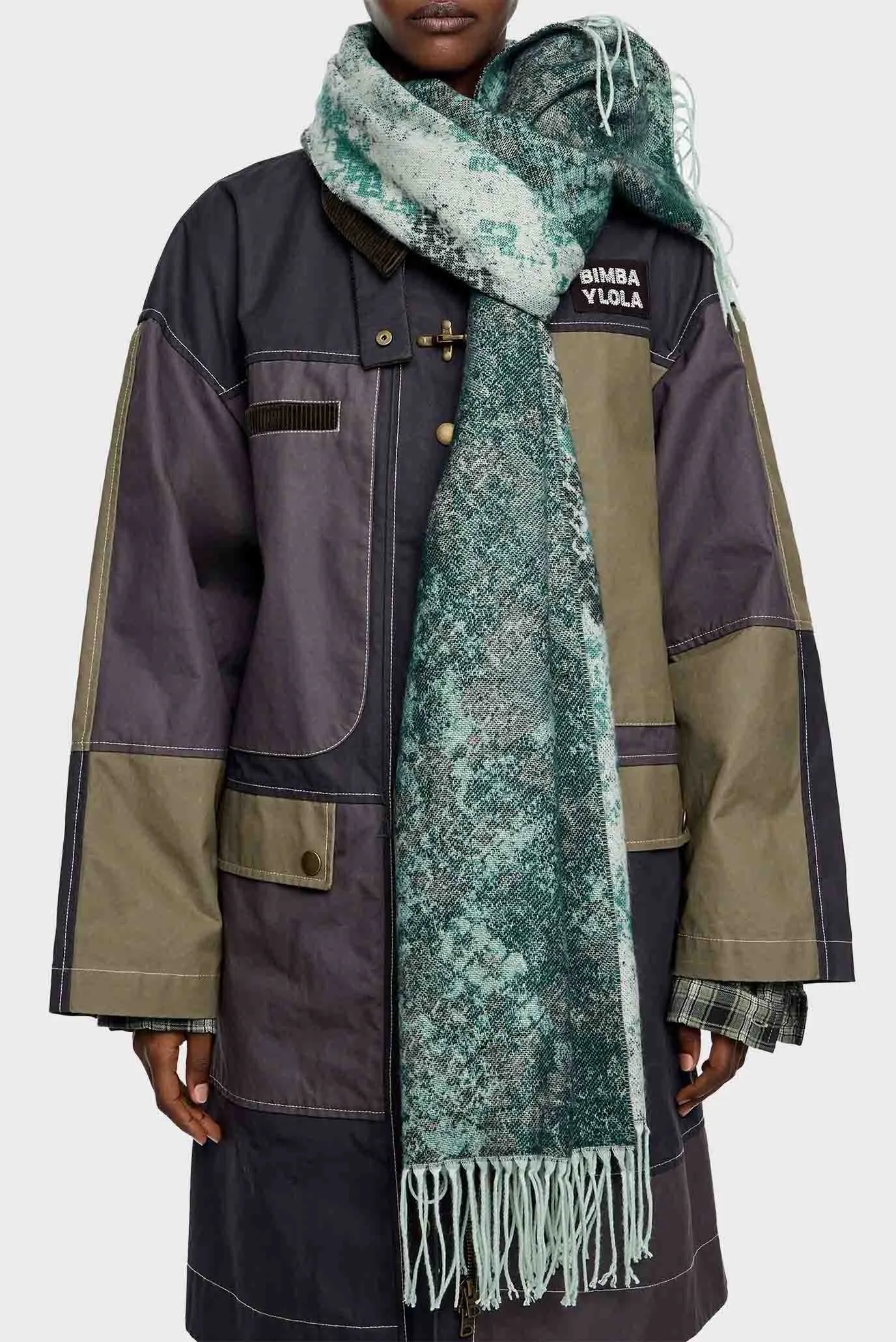 Женский зеленый шарф с узором 2