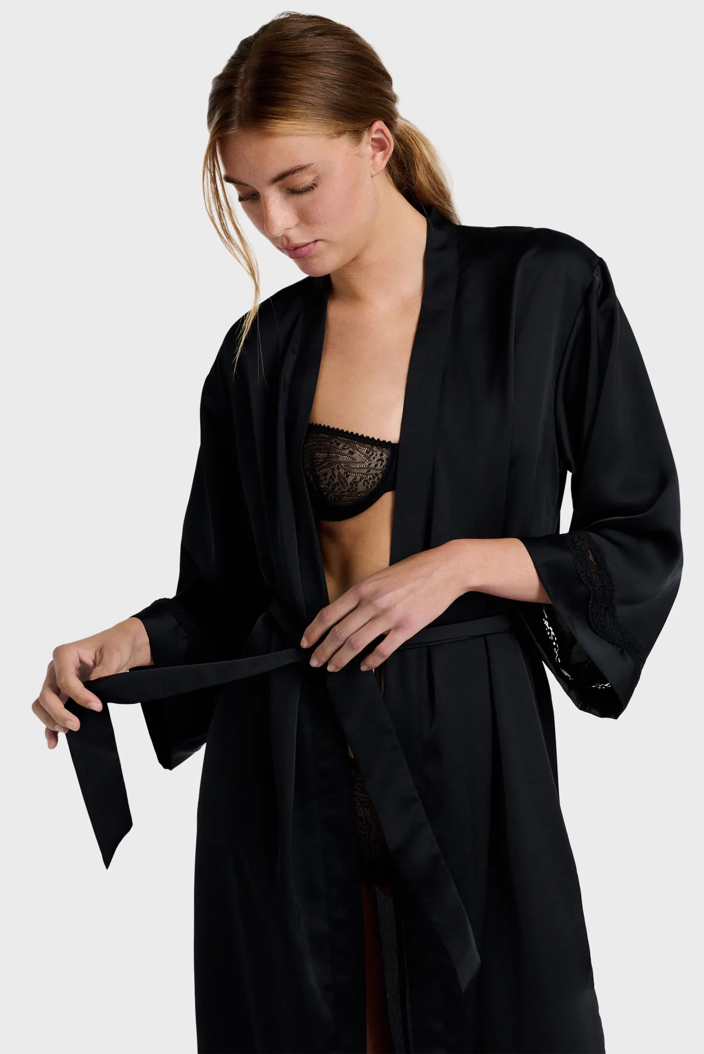 Женский черный халат RENY 2