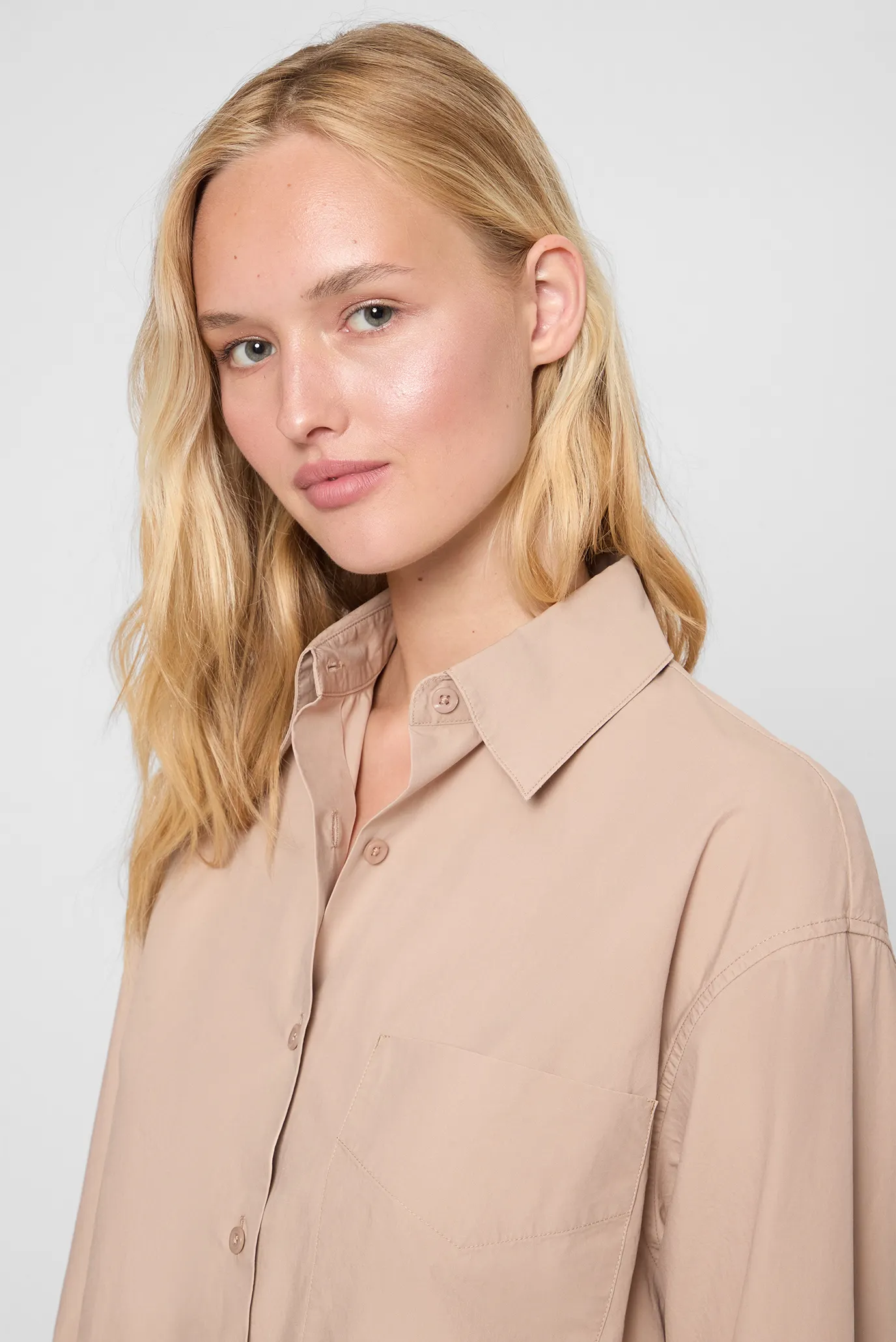 Жіноча бежева сорочка 2