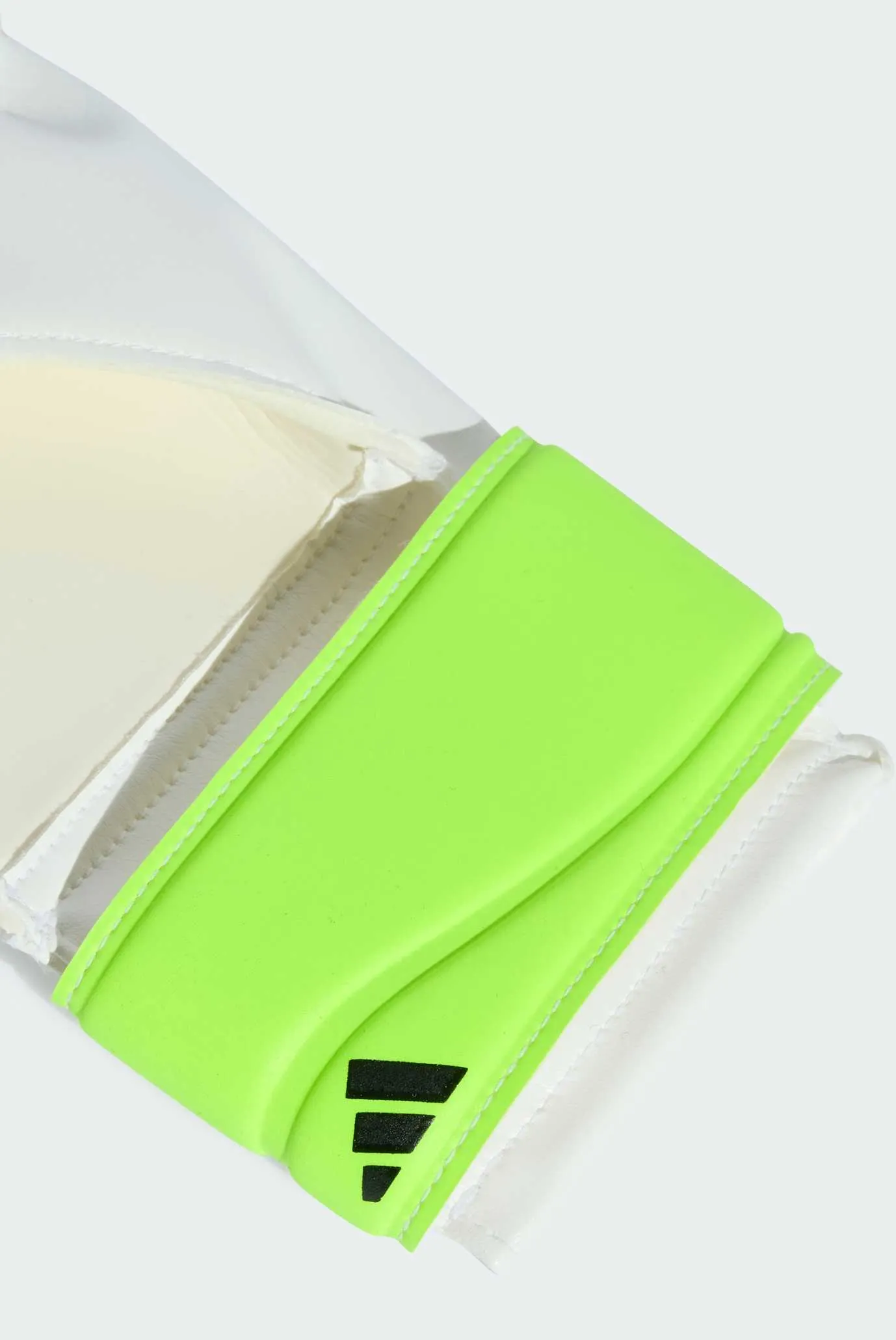 Дитячі салатові воротарські рукавички Predator Training Kids 3