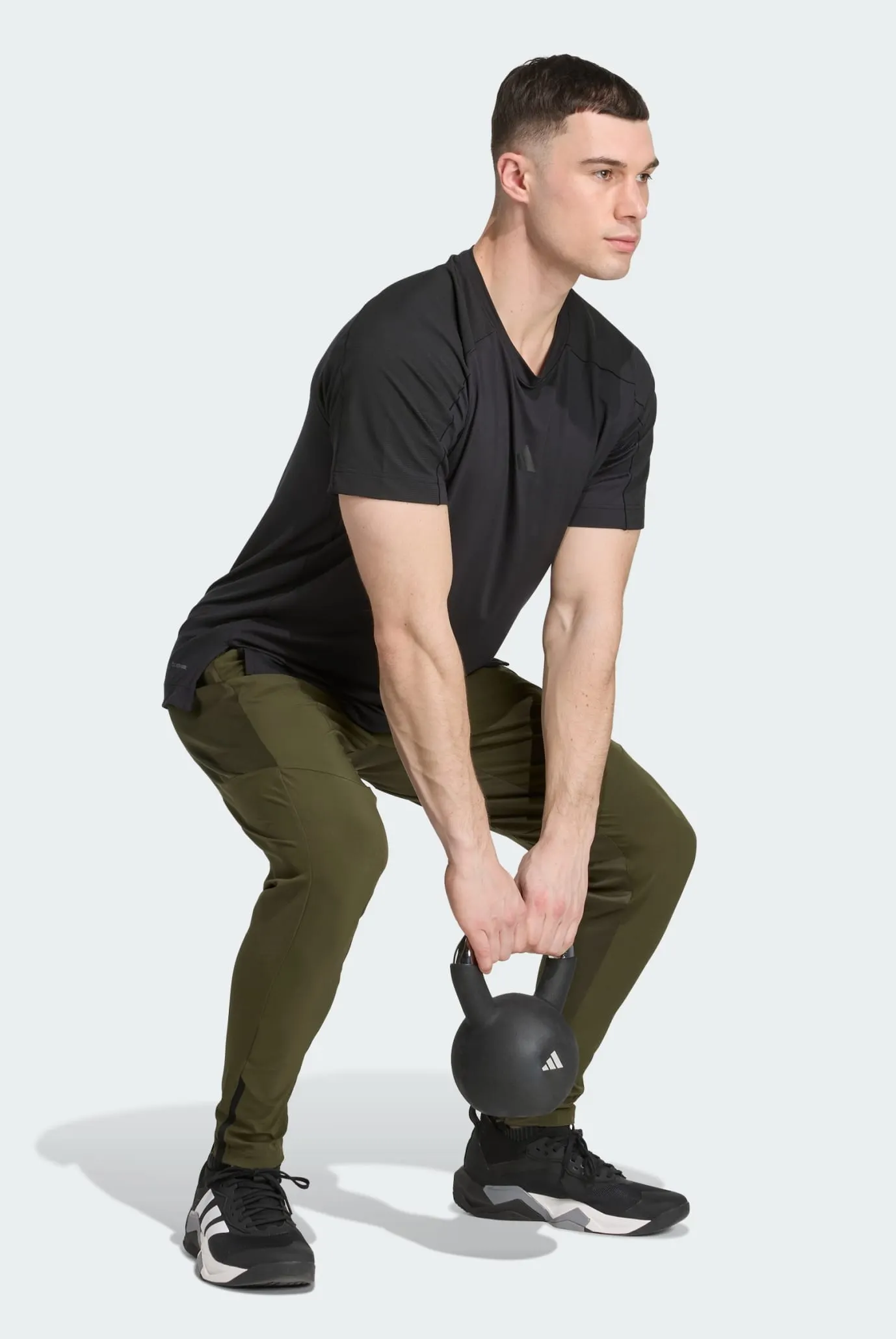 Мужские оливковые спортивные брюки Designed for Training Hybrid 2