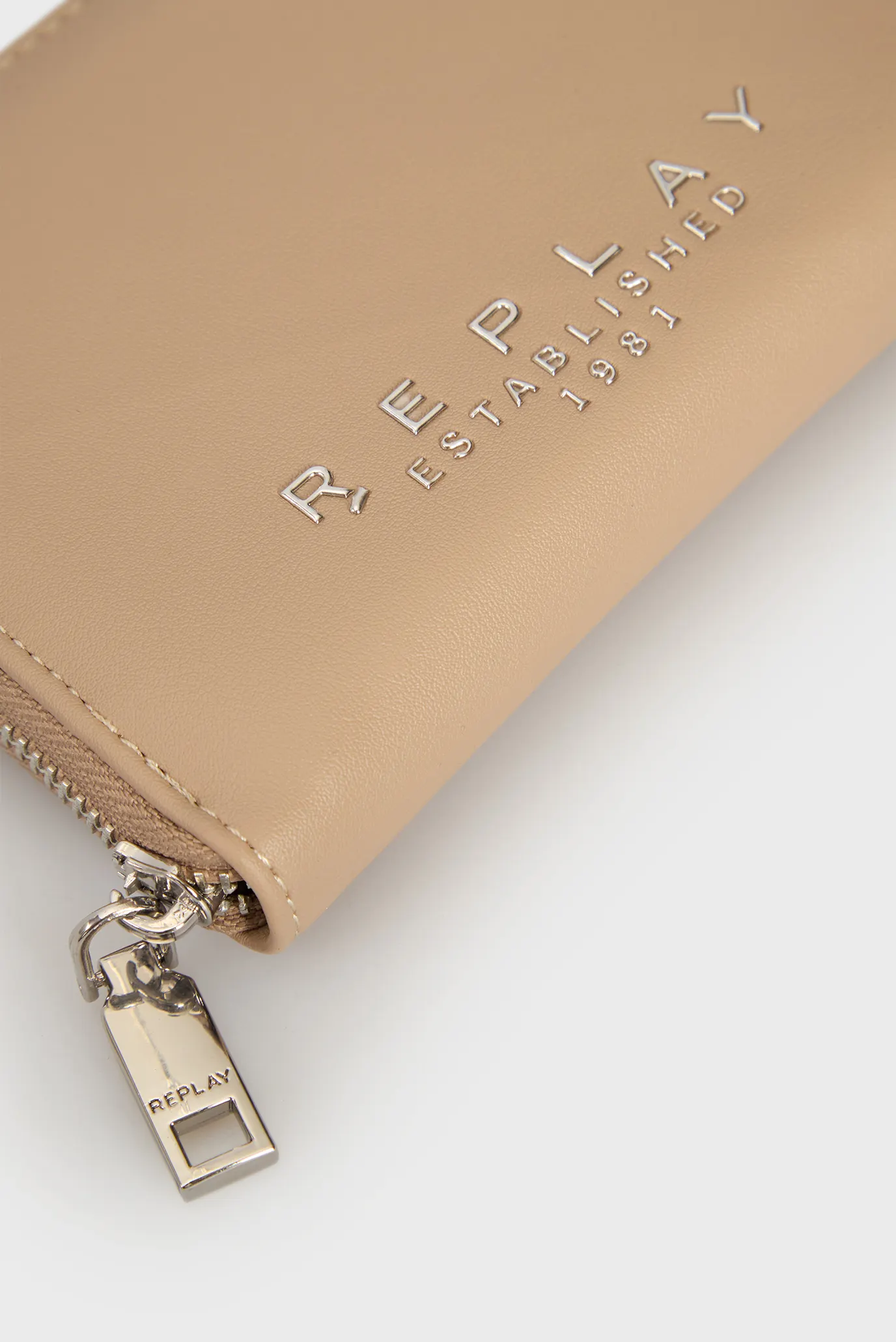 Жіночий бежевий гаманець 2