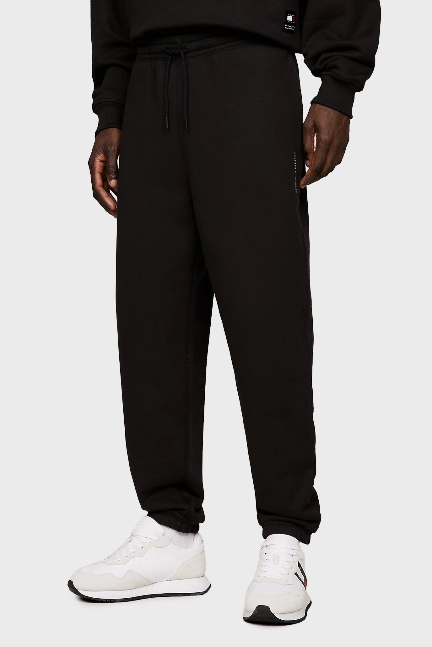 Чоловічі чорні спортивні штани TJM RLX NEW CLASSICS JOG EXT 1