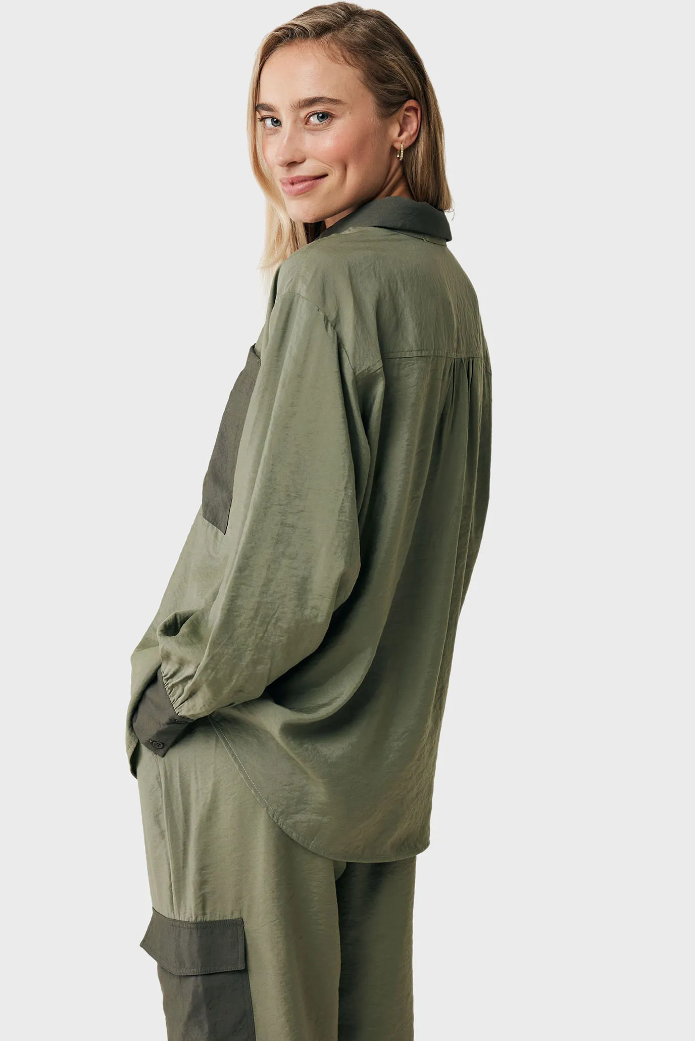 Жіноча оливкова блуза 3