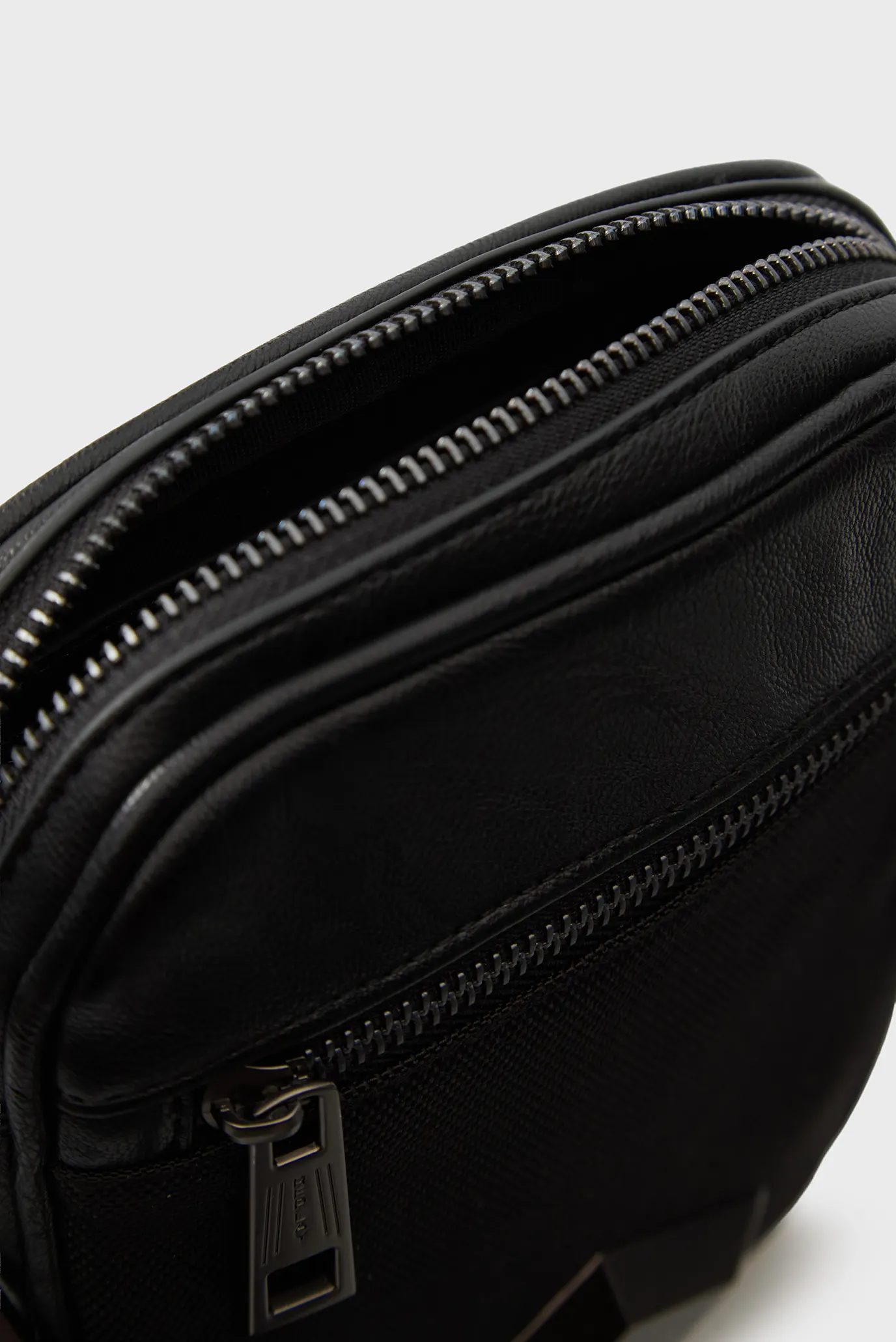 Чоловіча чорна сумка 2