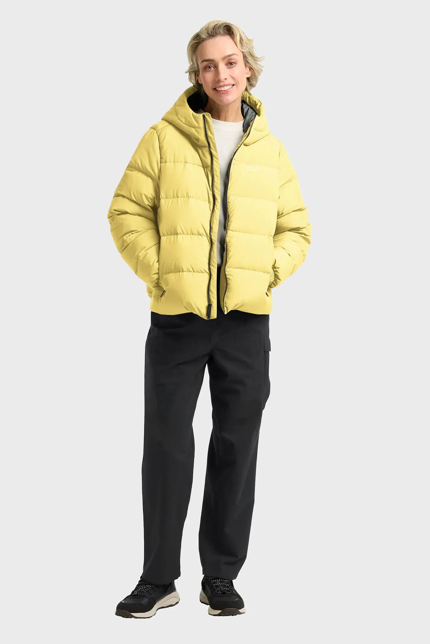 Женский желтый пуховик 2