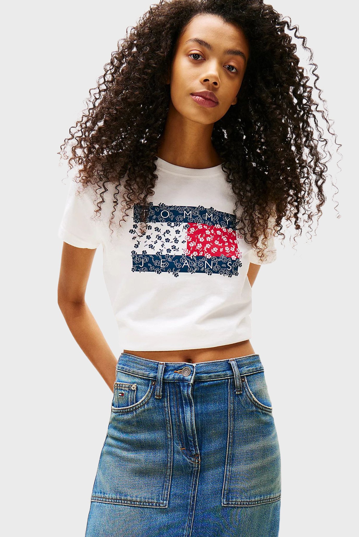 Женская белая футболка FLORAL Белый L Tommy Jeans DW0DW20897 Женская белая футболка FLORAL Белый L Tommy Jeans DW0DW20897