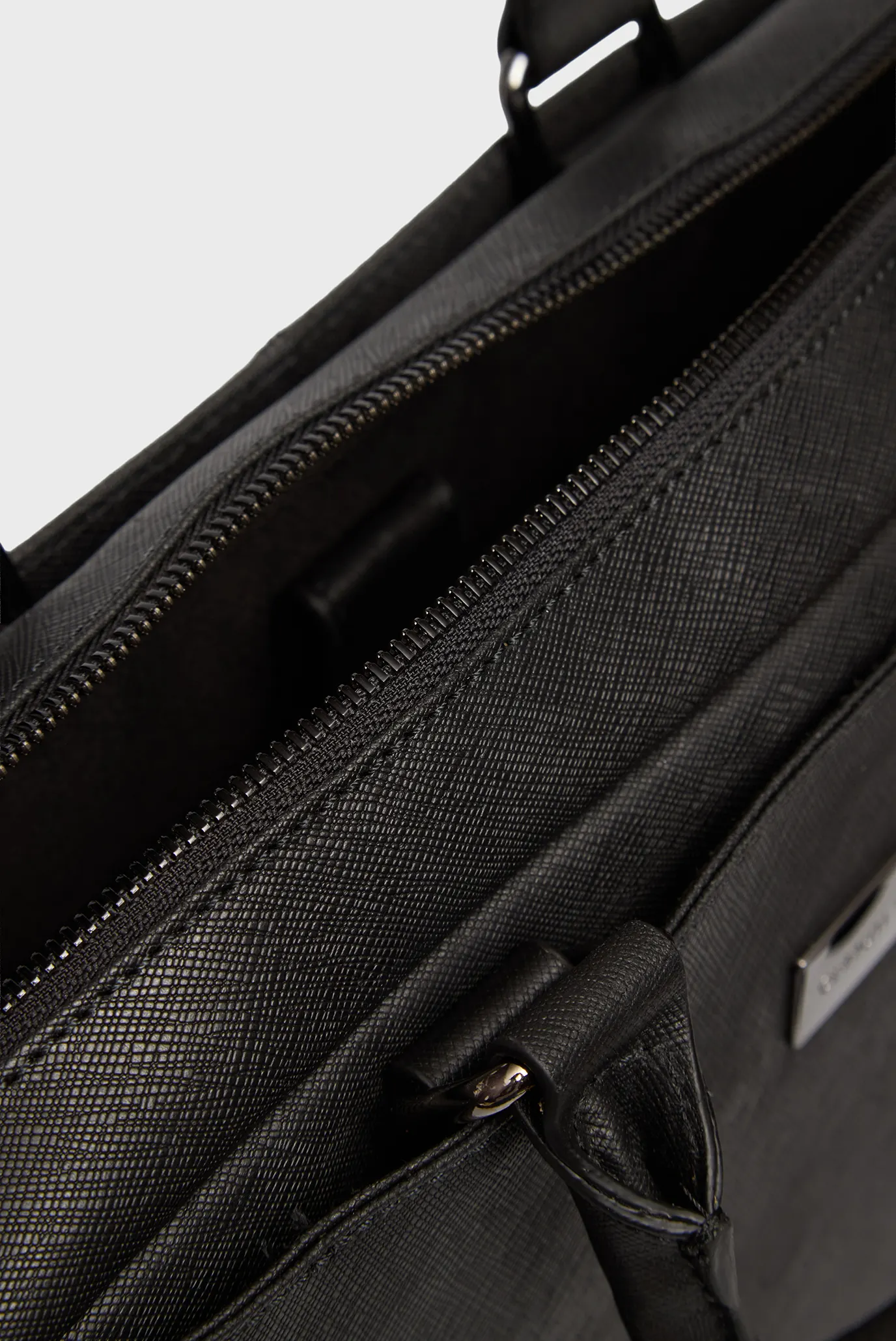 Чоловіча чорна шкіряна сумка для ноутбука OLIVIER 2