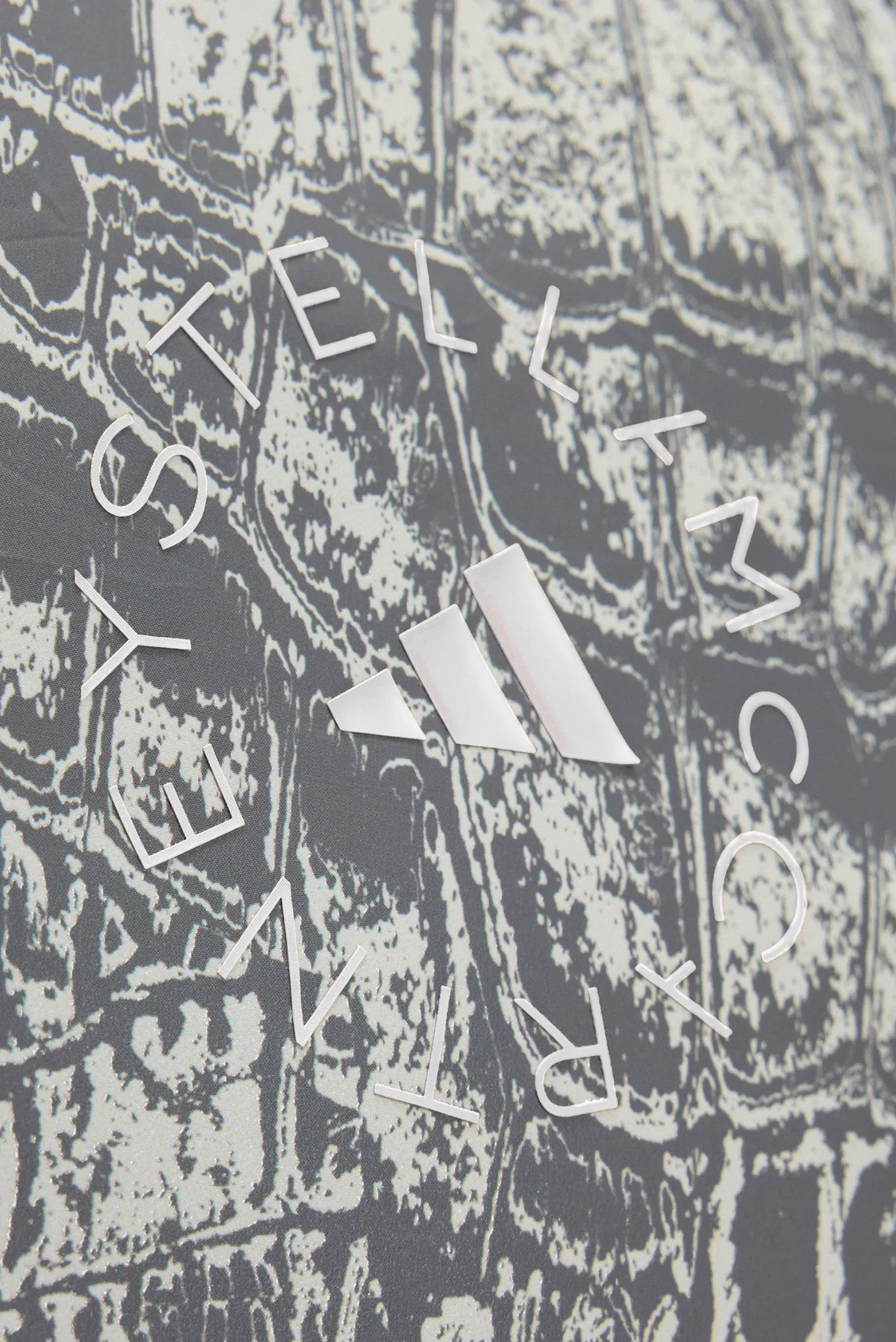 Жіноча сіра сумка з візерунком adidas By Stella McCartney Packable 5