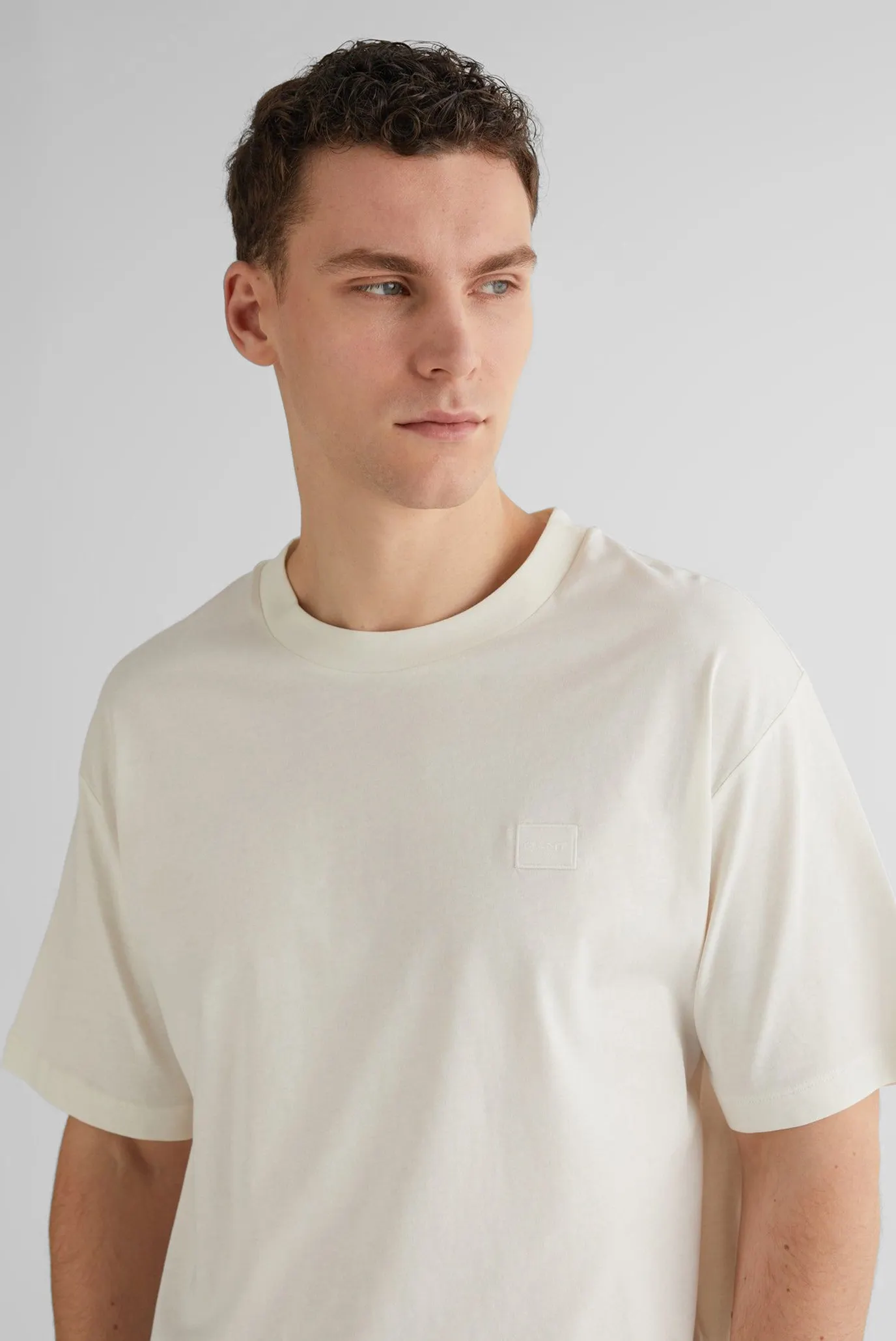 Мужская белая футболка LOGO BADGE 4