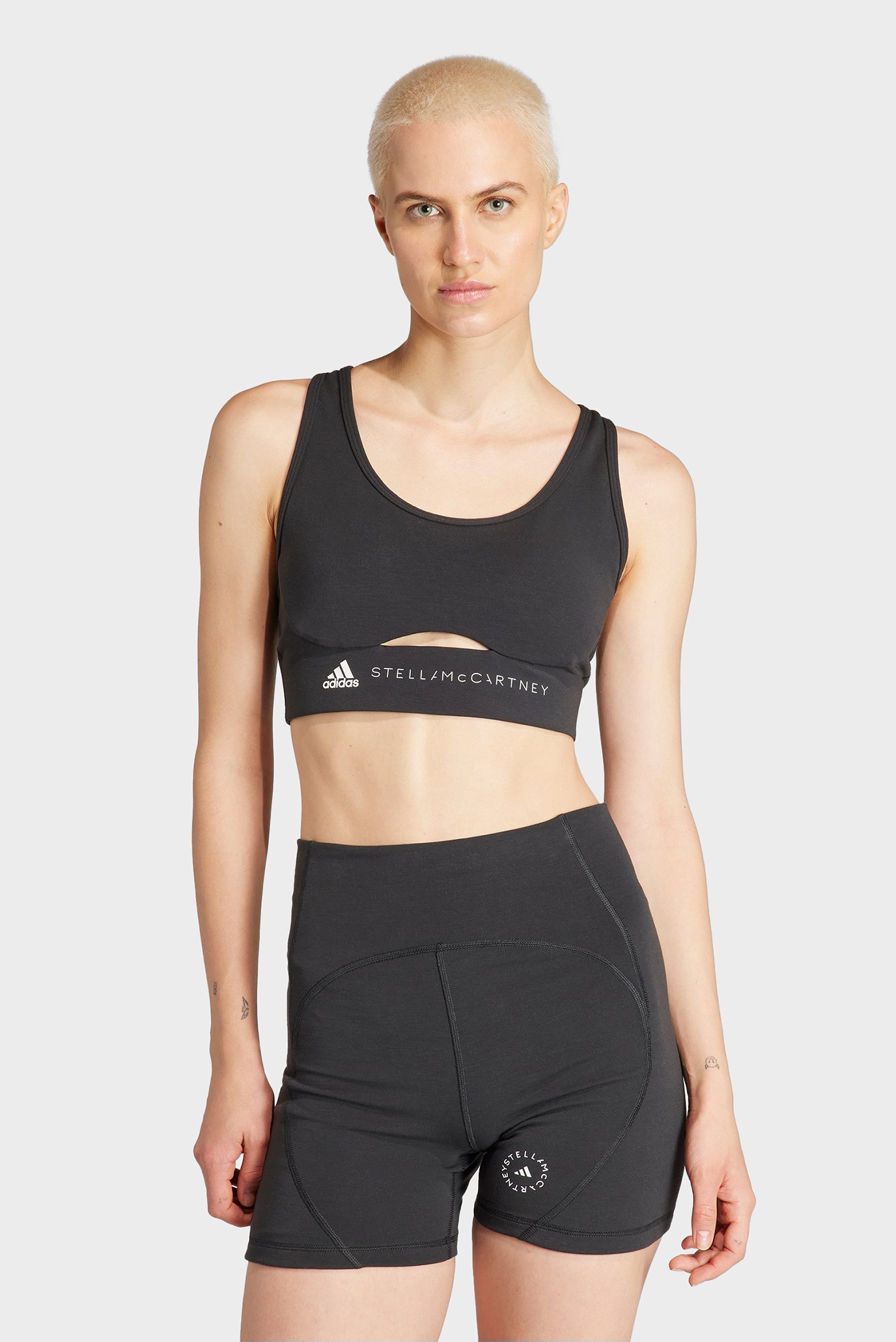 Жіночий чорний топ adidas by Stella McCartney TrueStrength Medium-Support 1