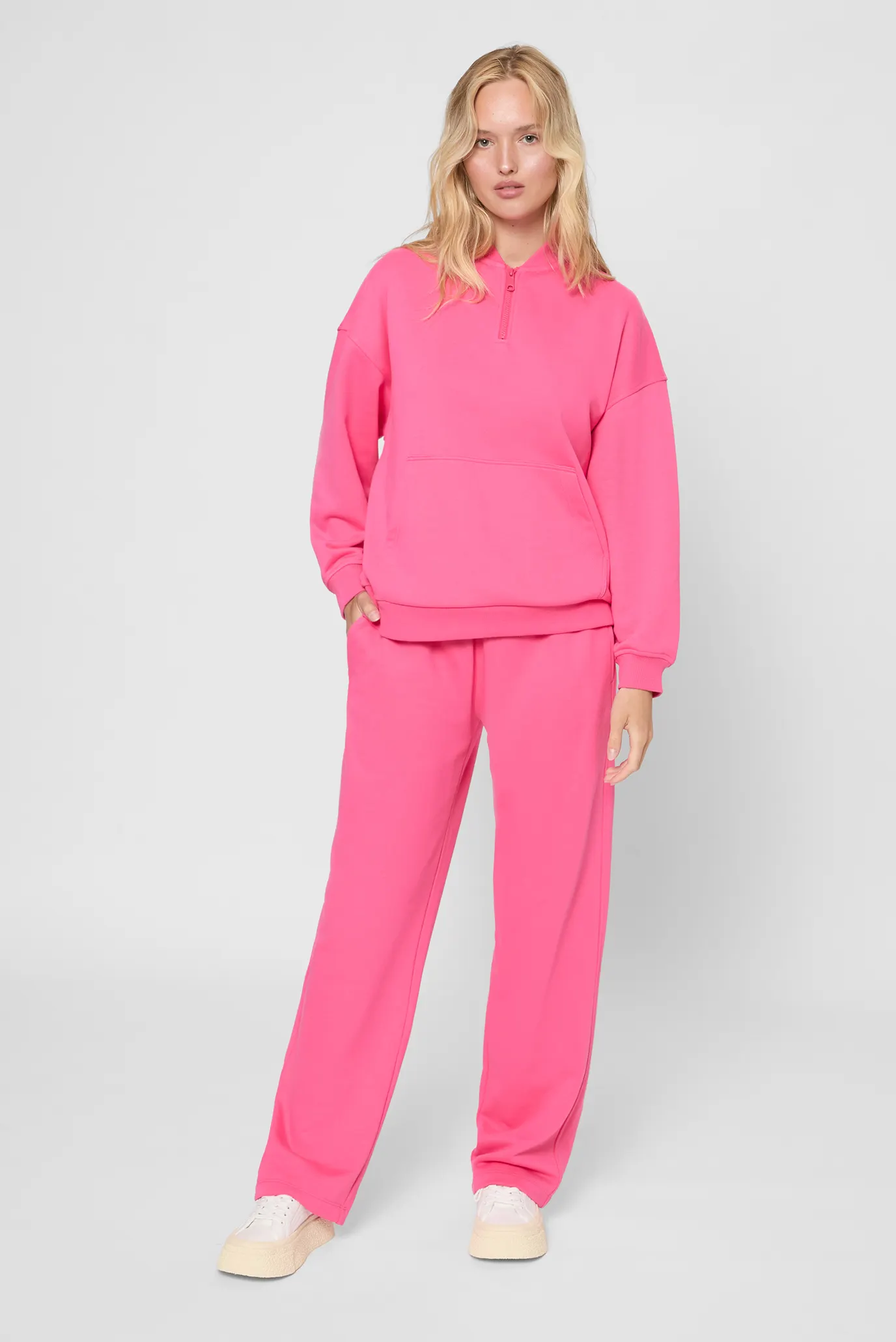 Жіночі малинові спортивні штани 5