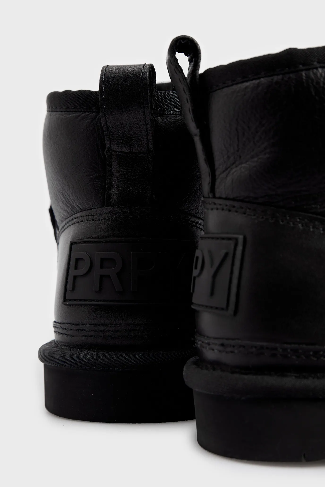 Чоловічі чорні шкіряні уггі 5