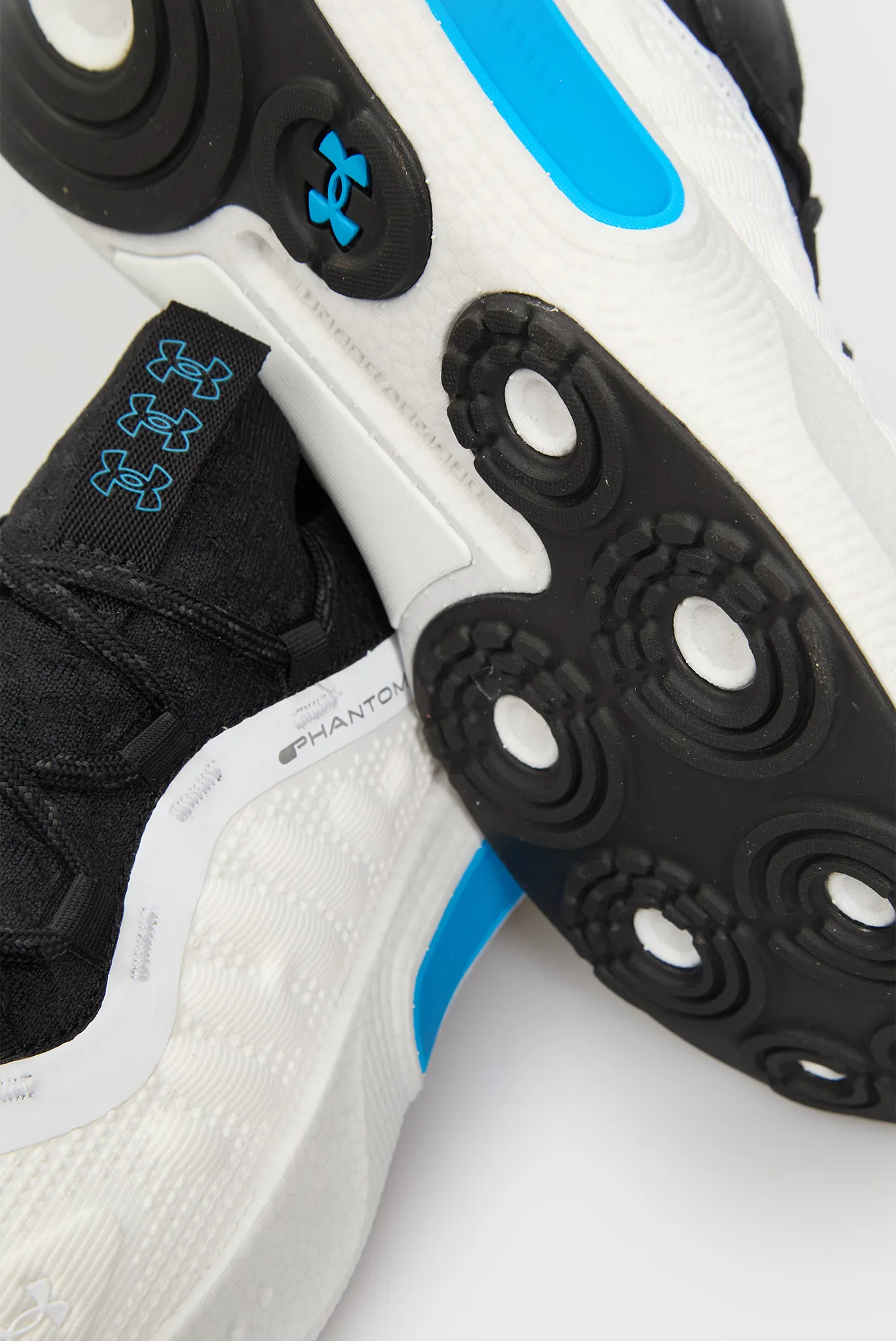 Чоловічі білі кросівки UA Phantom 4 2