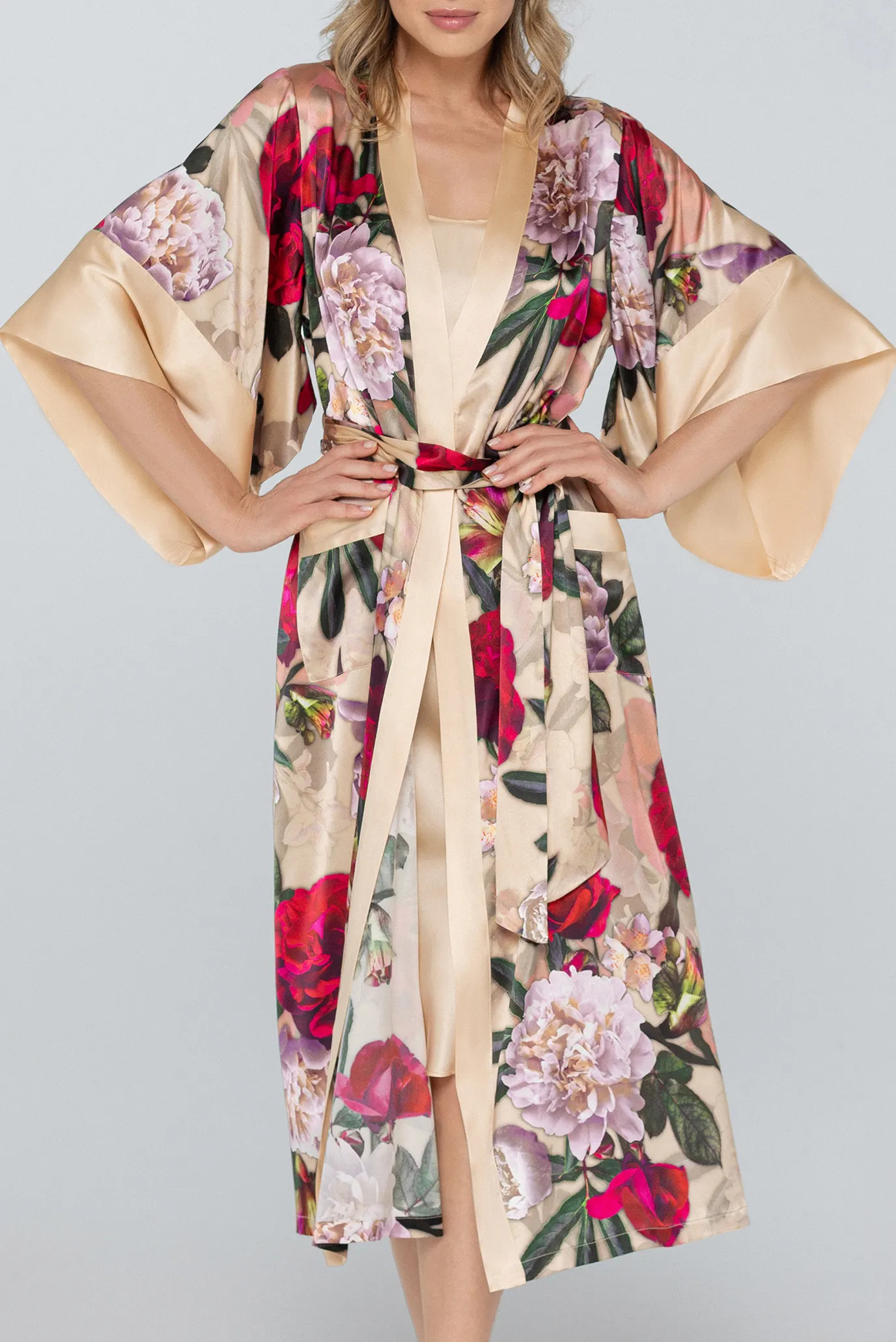 Жіночий шовковий пеньюар з візерунком 2