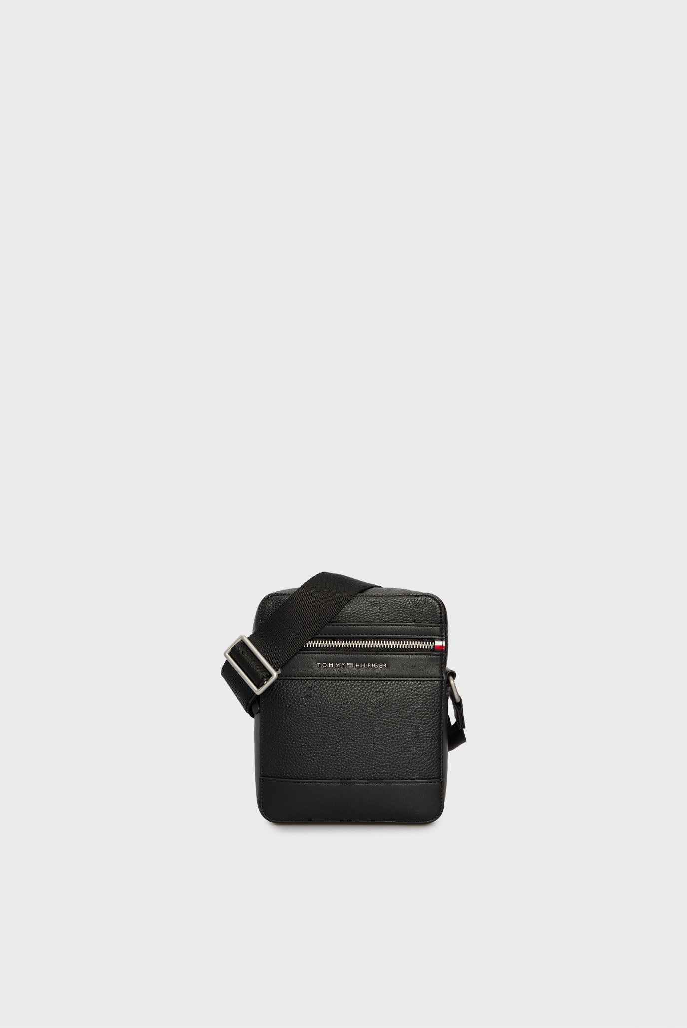 Мужская черная сумка TH CENTRAL MINI REPORTER Черный ONESIZE Tommy Hilfiger AM0AM13204 Мужская черная сумка TH CENTRAL MINI REPORTER Черный ONESIZE Tommy Hilfiger AM0AM13204