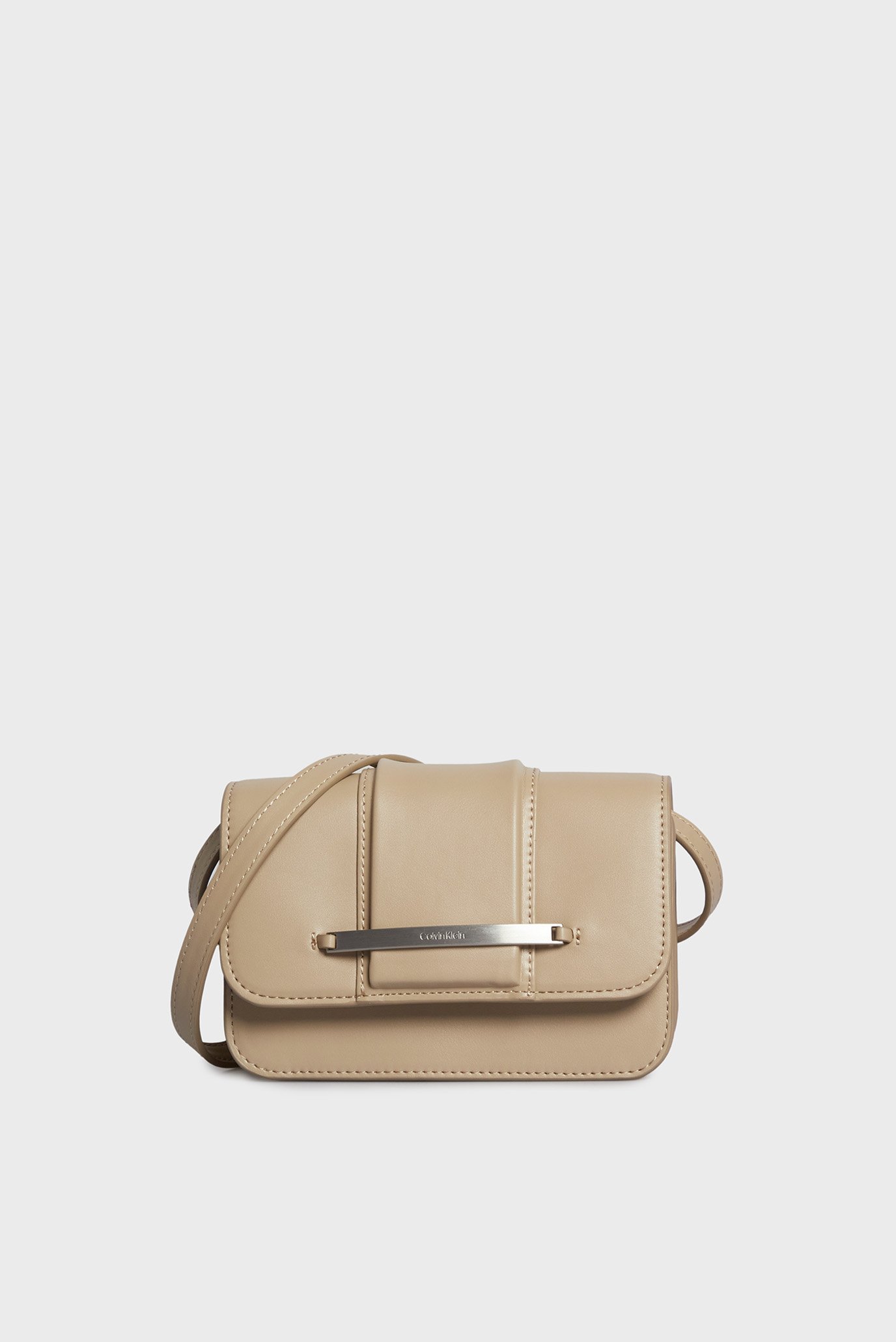 Женская бежевая сумка BAR HARDWARE CROSSBODY Бежевый ONESIZE Calvin Klein K60K611078 Женская бежевая сумка BAR HARDWARE CROSSBODY Бежевый ONESIZE Calvin Klein K60K611078
