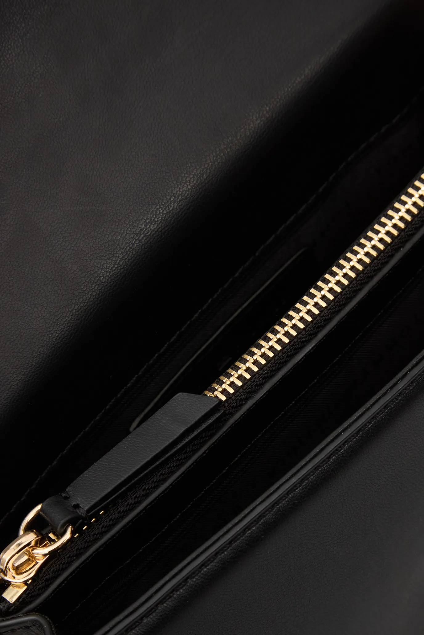 Женская черная сумка HERITAGE 6