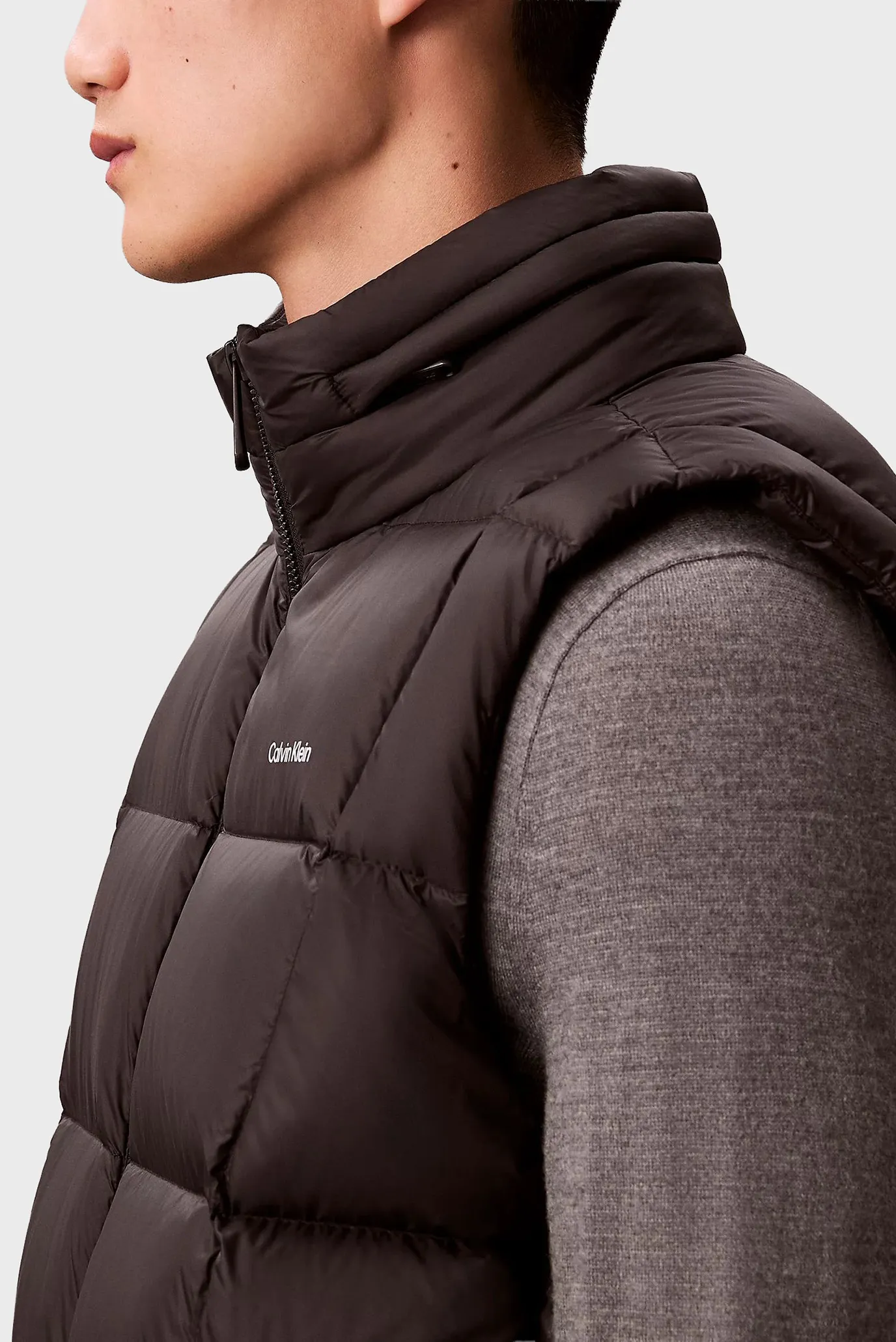 Чоловічий чорний жилет SVLSS NYLON QUILTED PUFFER VEST 5