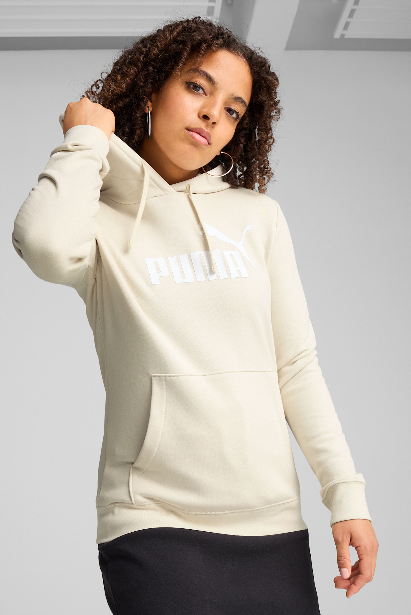 Женское белое худи ESS No. 1 Logo Hoodie Women 1