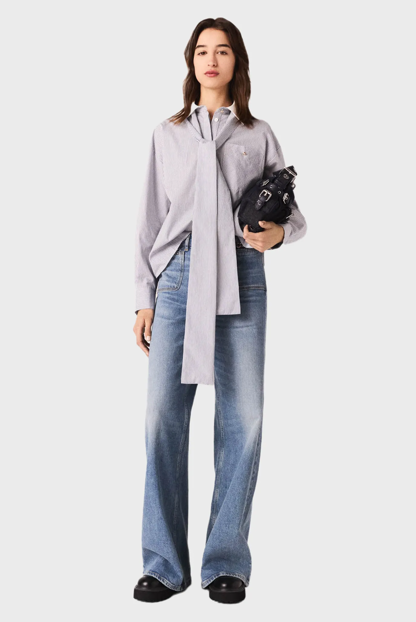 Жіноча блакитна сорочка у смужку 2