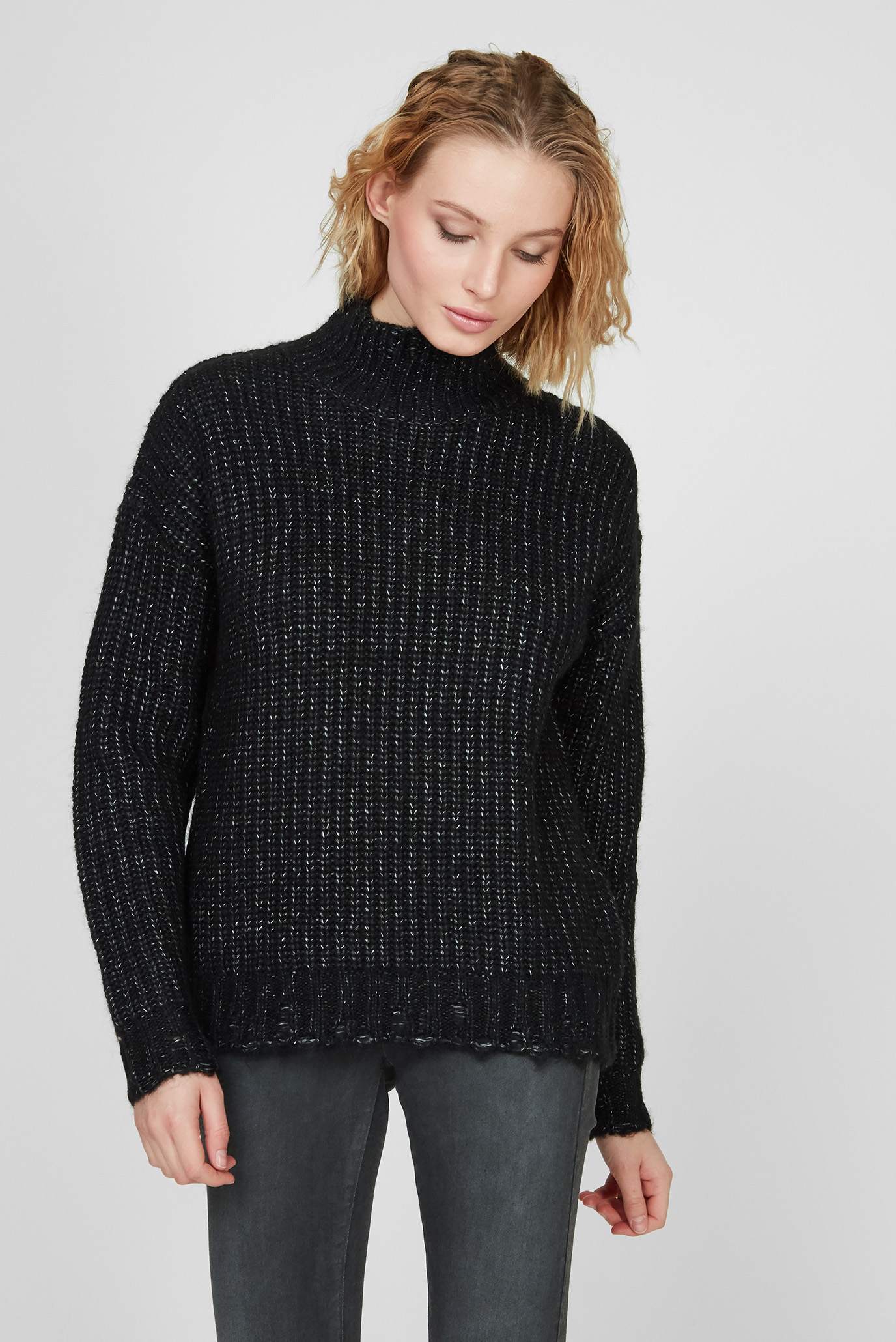Женский черный свитер 1