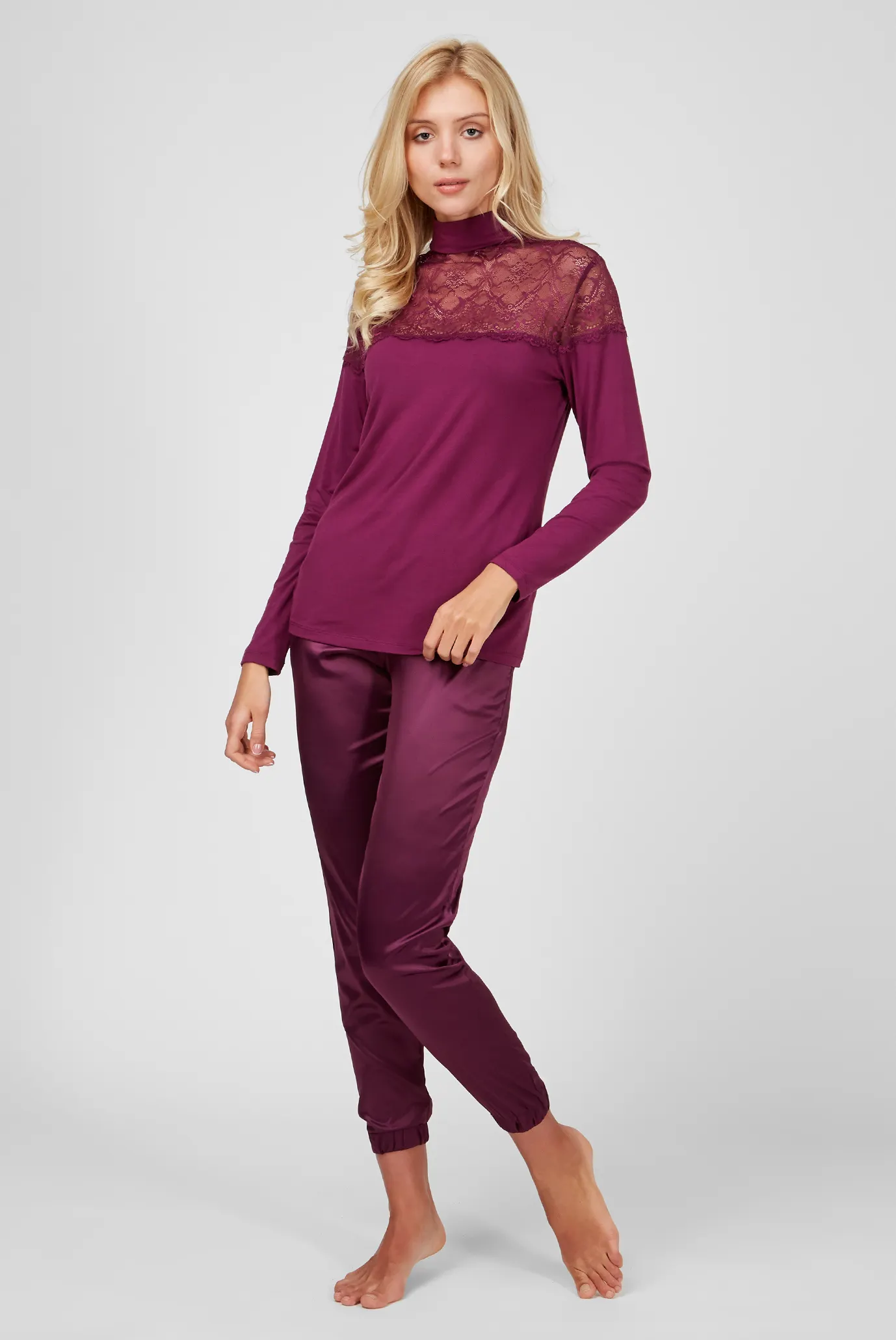 Жіночий фіолетовий гольф 2