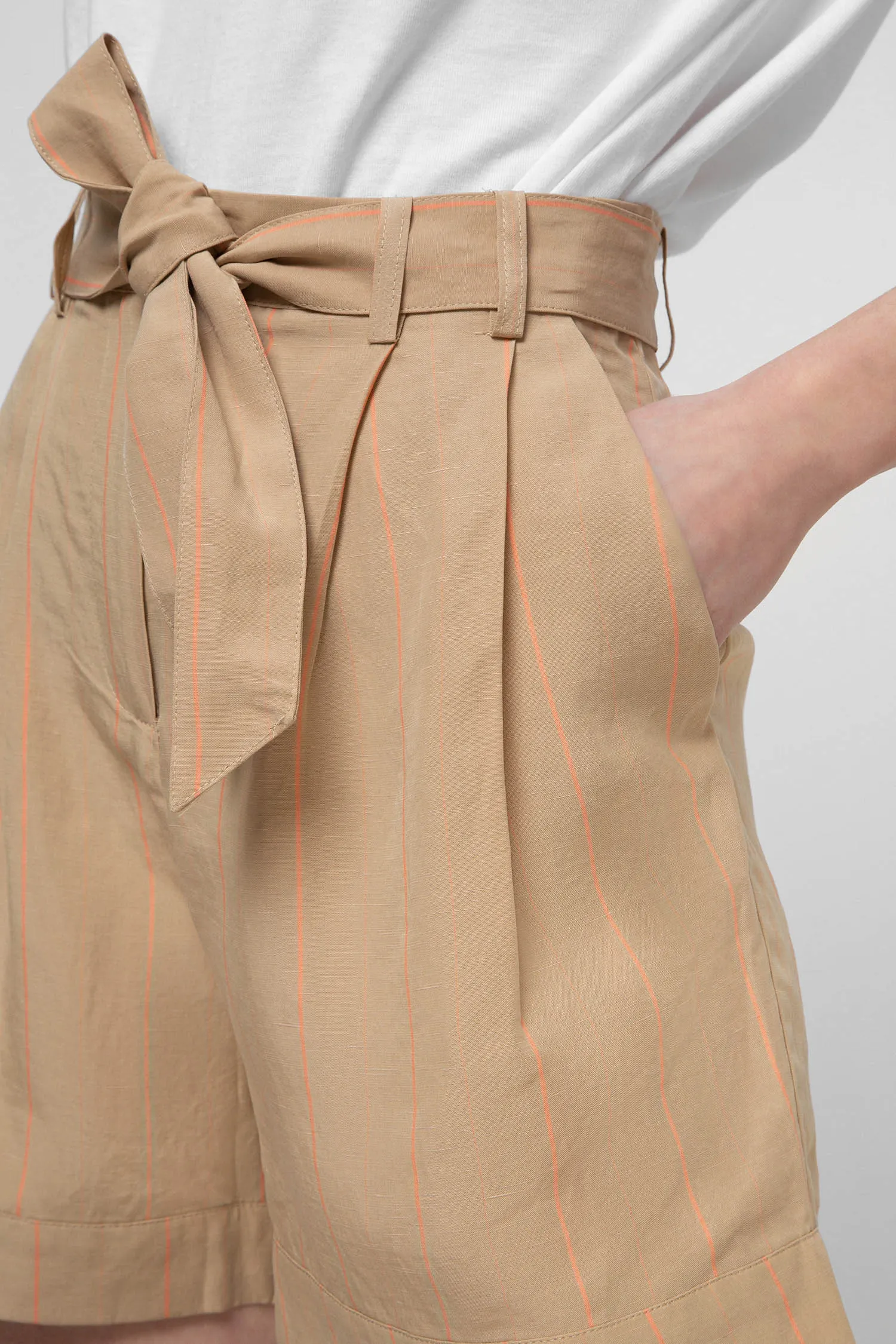 Жіночі бежеві шорти у смужку 2