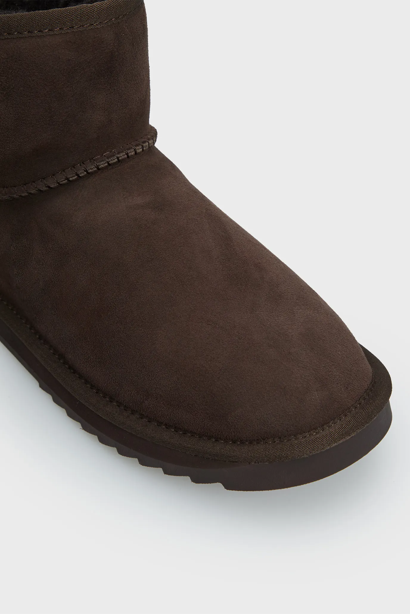 Жіночі темно-коричневі замшеві уггі Trissa 5