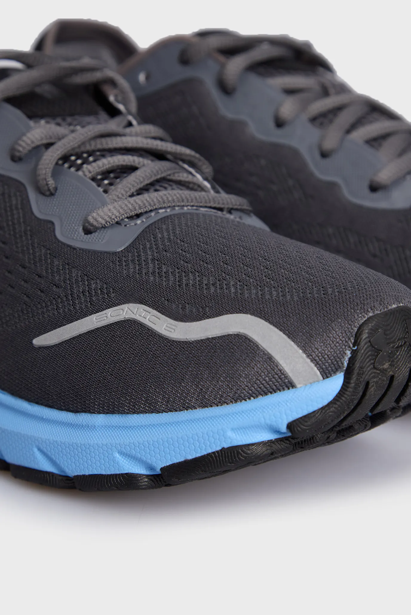 Чоловічі сірі кросівки UA HOVR Sonic 6 2