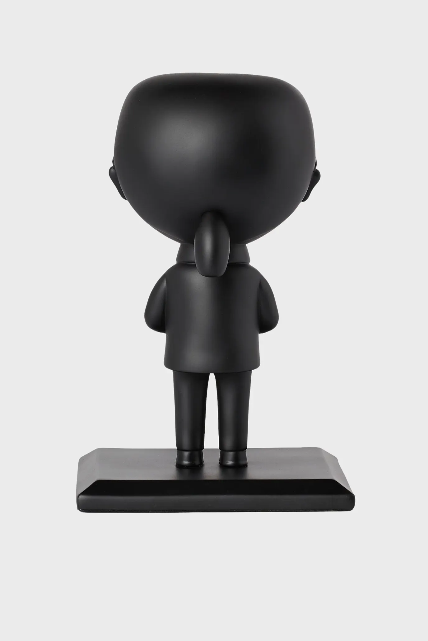 Чорна статуетка IKONIK 2.0 KARL 3