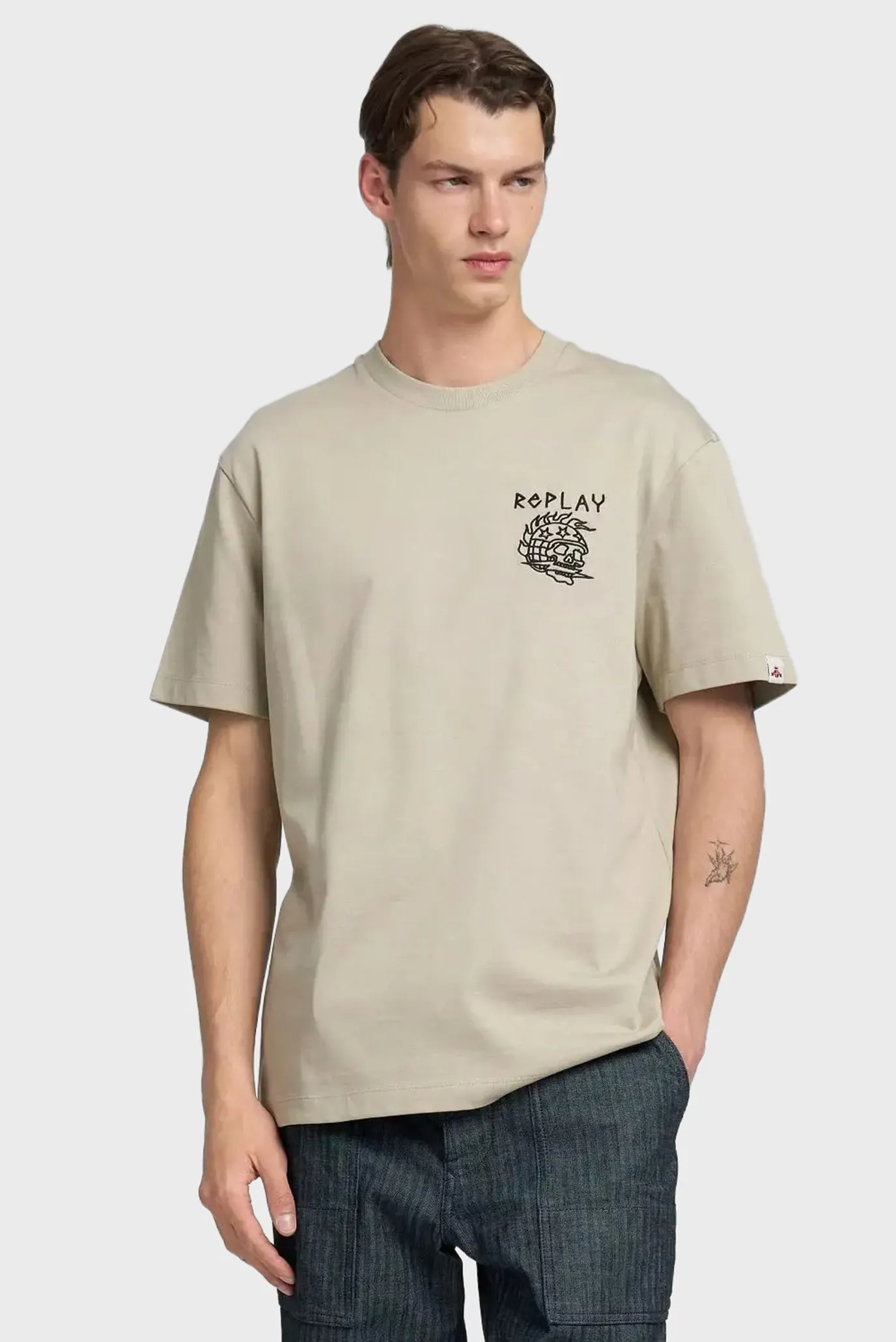 Чоловіча бежева футболка 1