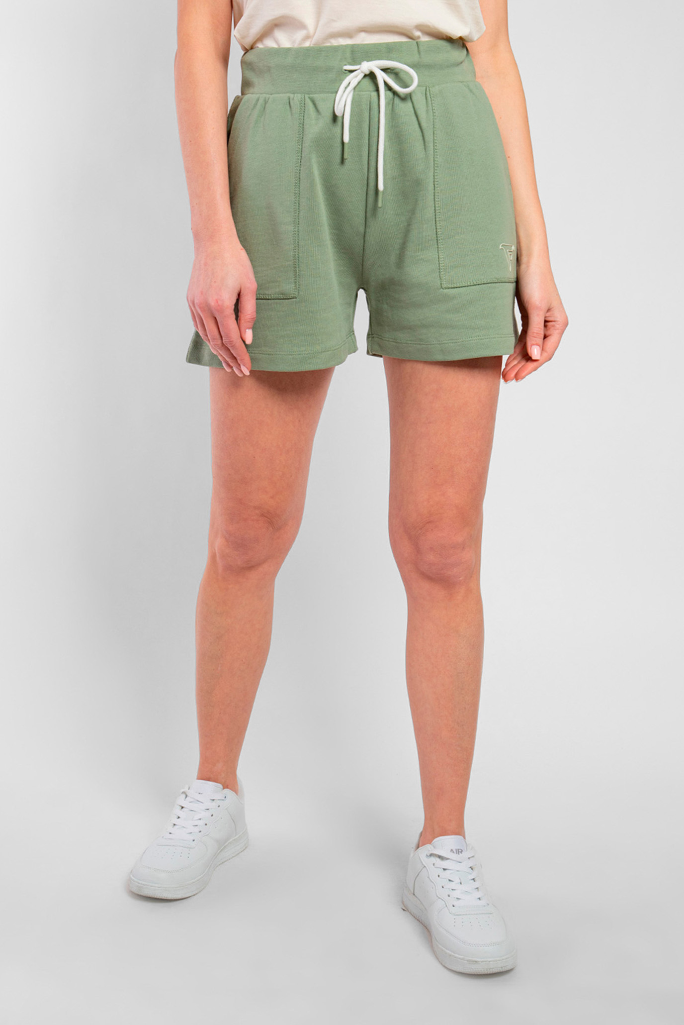Женские зеленые шорты 1