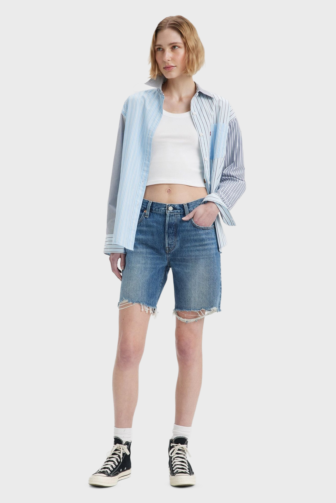 Женские синие джинсовые шорты 501® 90s Синий 24 Levi’s® A1962;0014 Женские синие джинсовые шорты 501® 90s Синий 24 Levi’s® A1962;0014