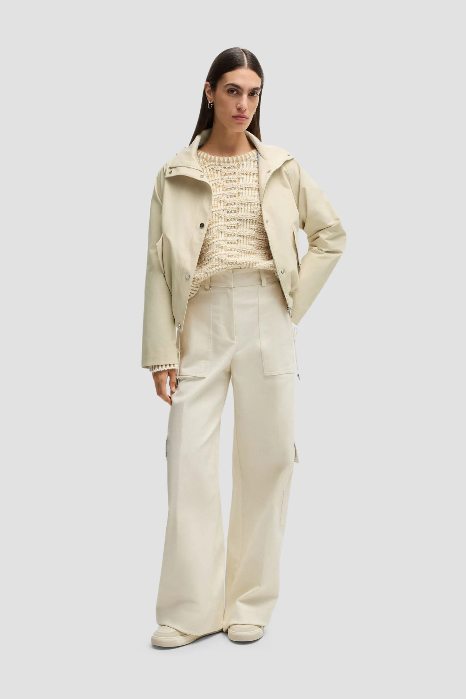 Жіноча бежева вітровка 2