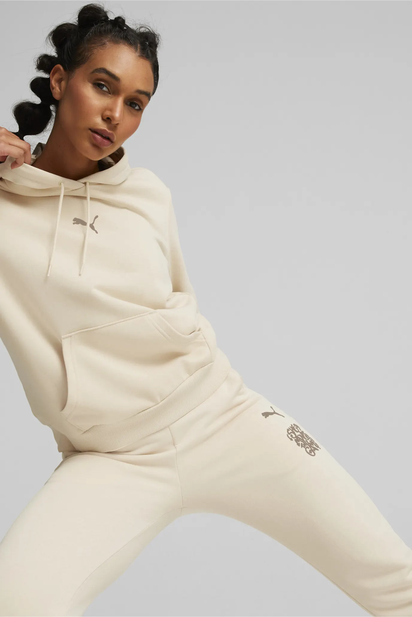 Худі SHE MOVES THE GAME Football Hoodie Women PUMA 658180 — MD-Fashion