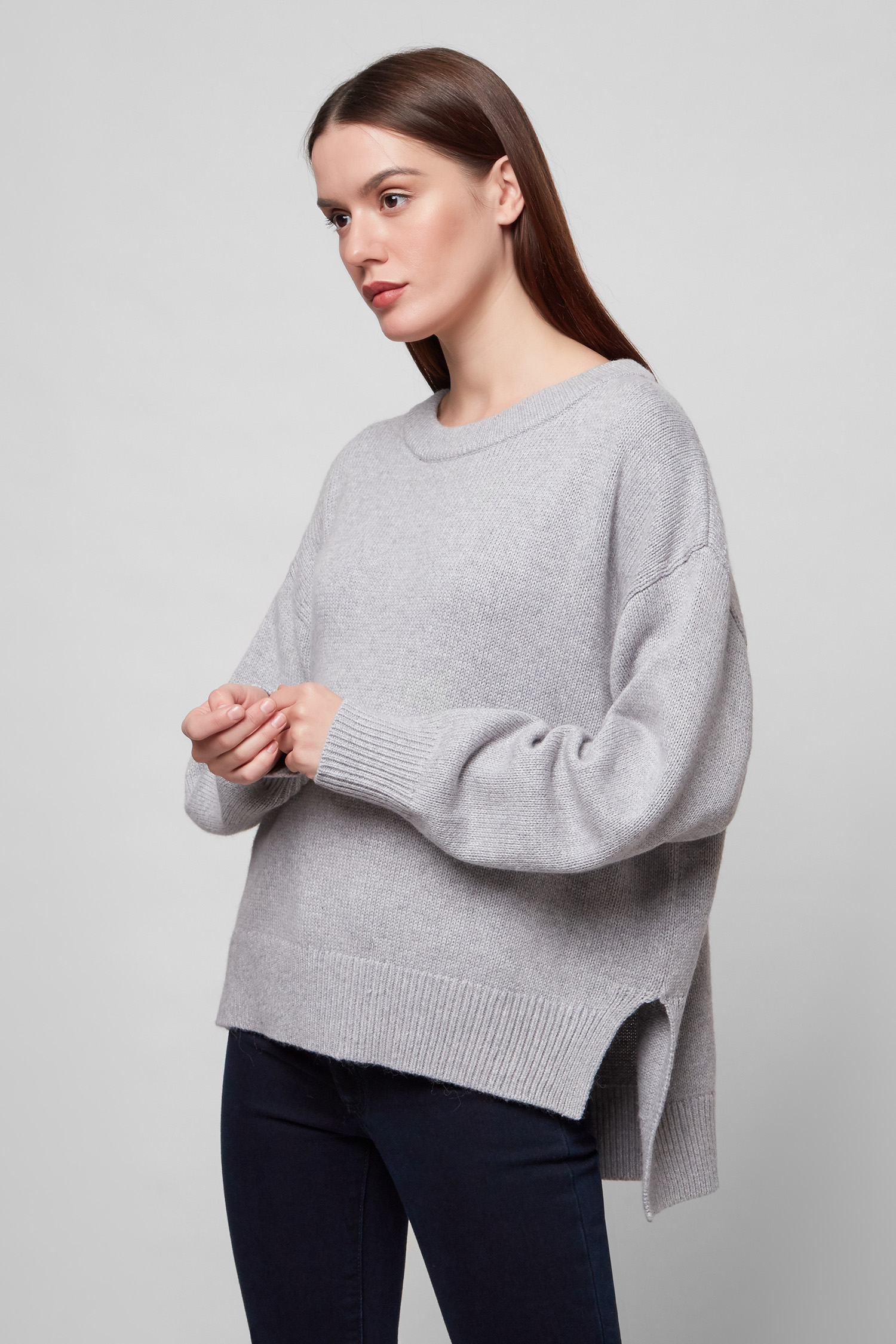 Жіночий сірий светр 1