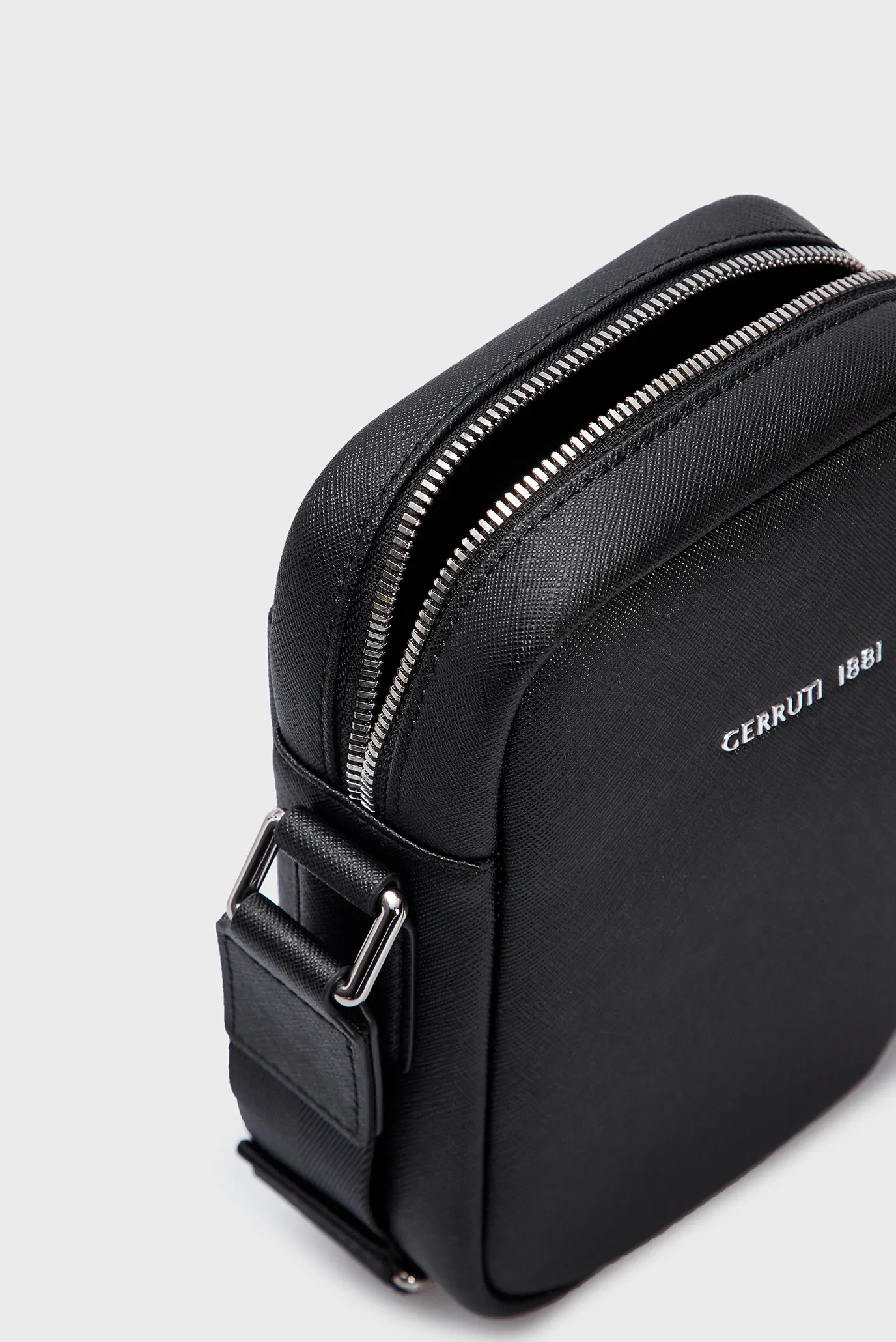 Мужская черная кожаная сумка IRAMA 5